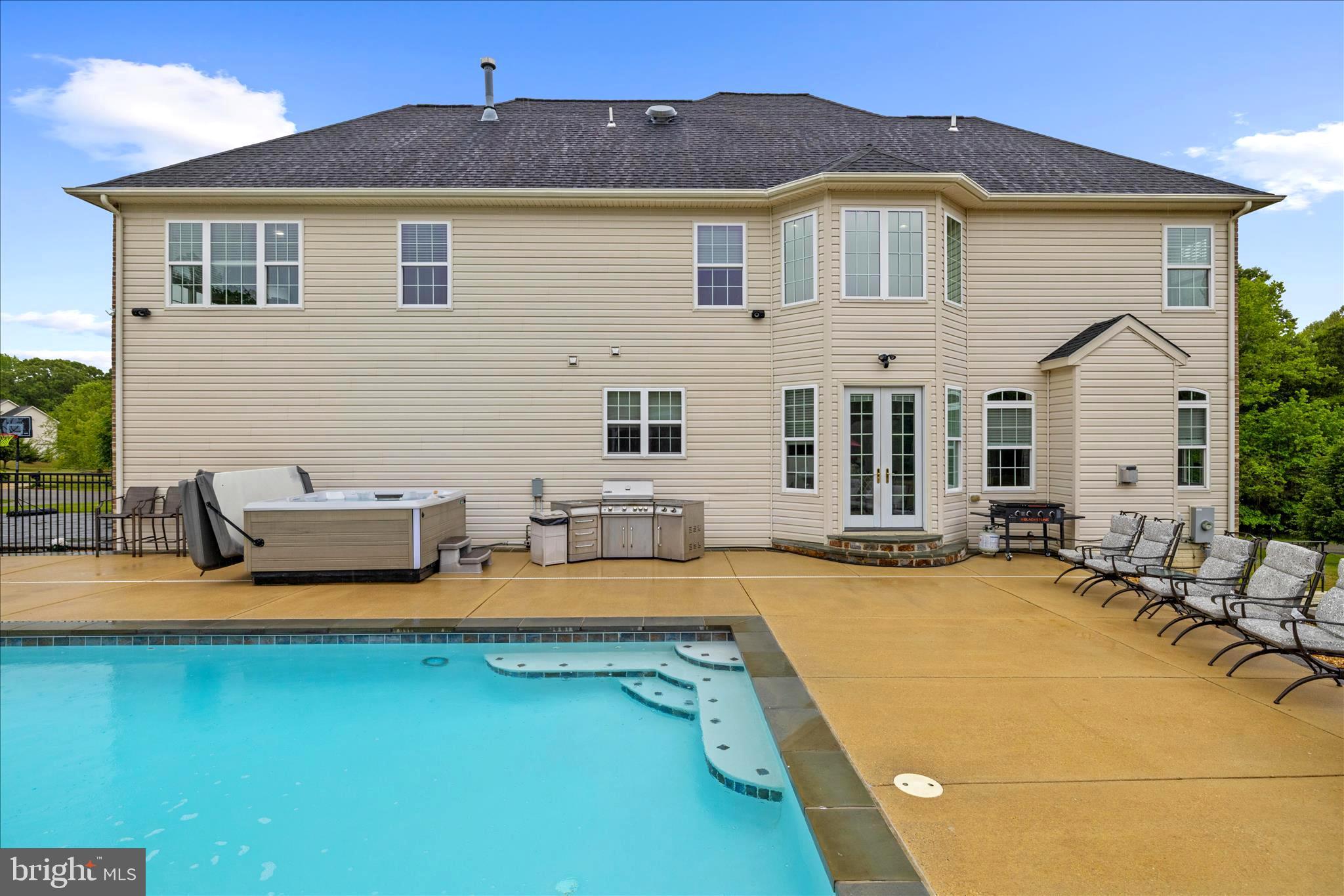 OAKWOOD MANOR - Residential