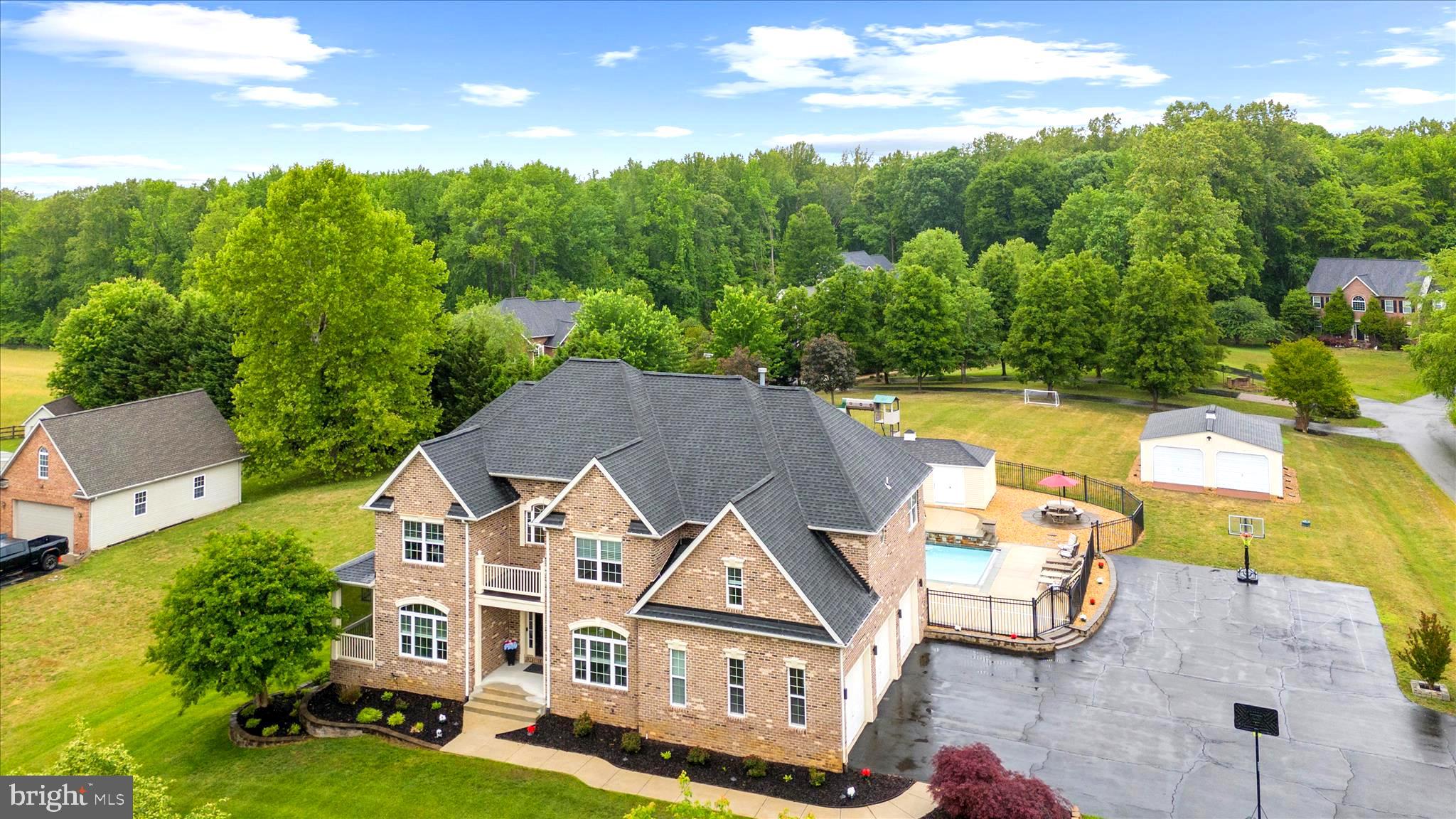 OAKWOOD MANOR - Residential