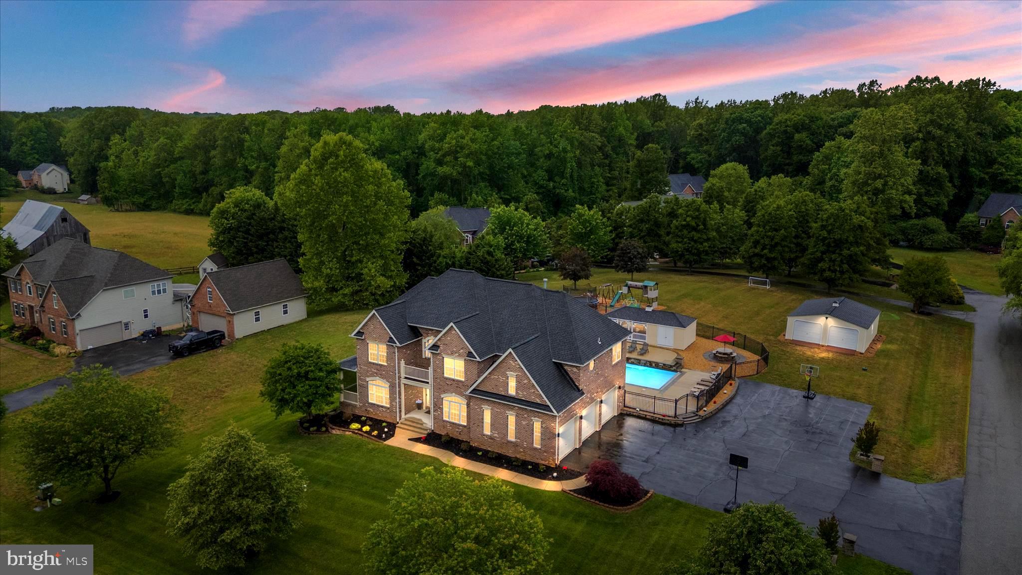 OAKWOOD MANOR - Residential