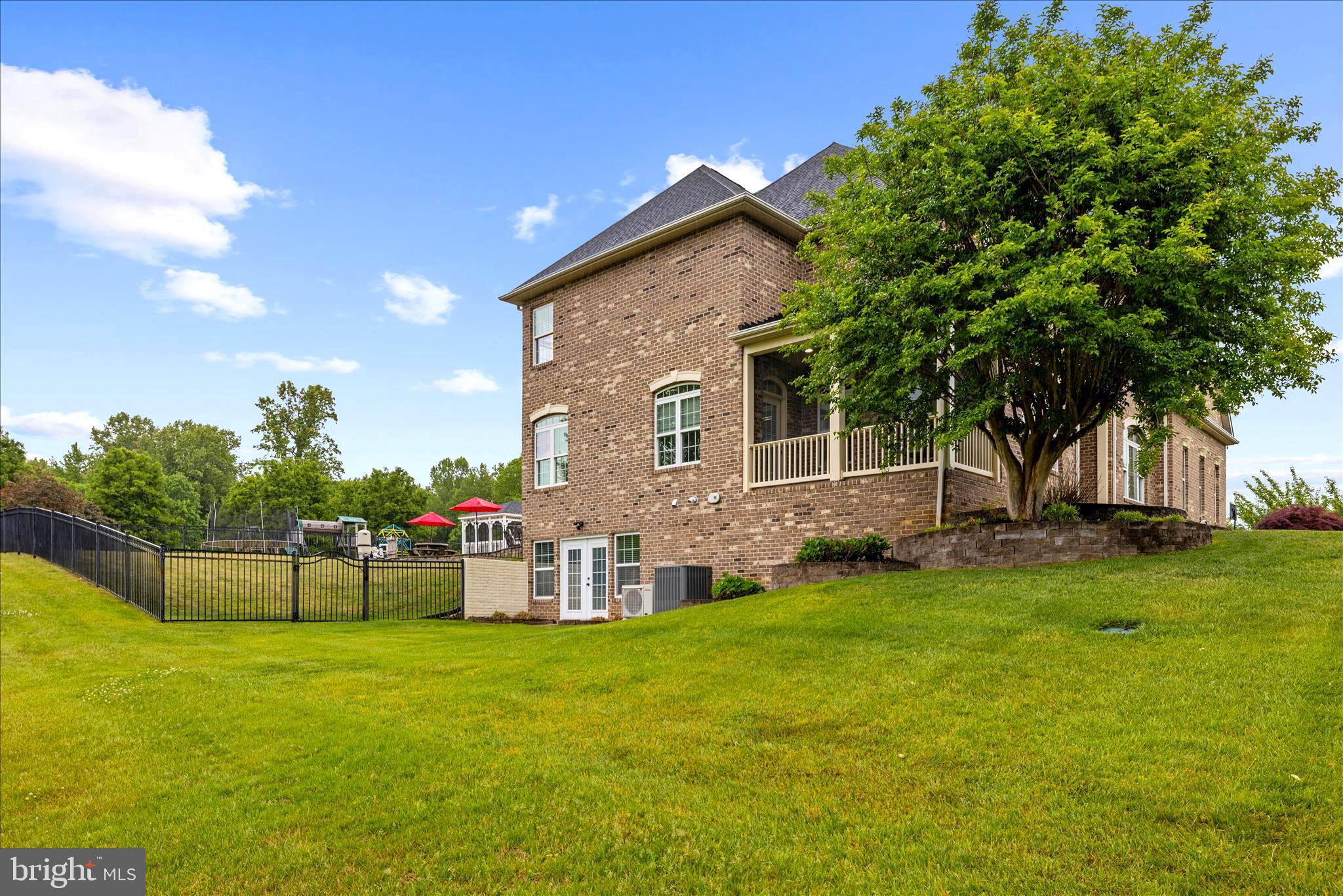 OAKWOOD MANOR - Residential