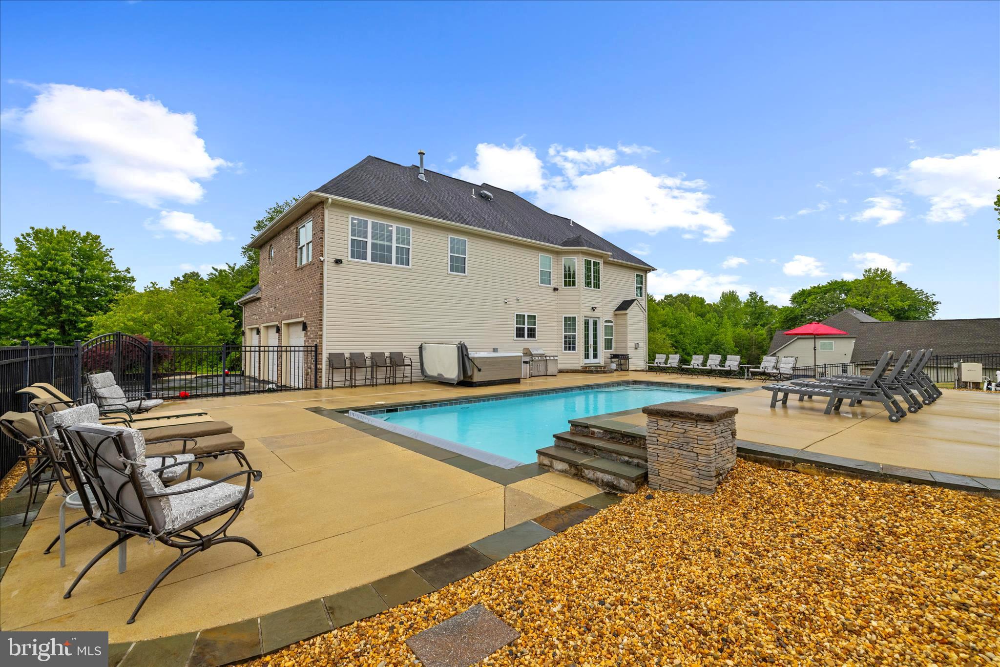 OAKWOOD MANOR - Residential