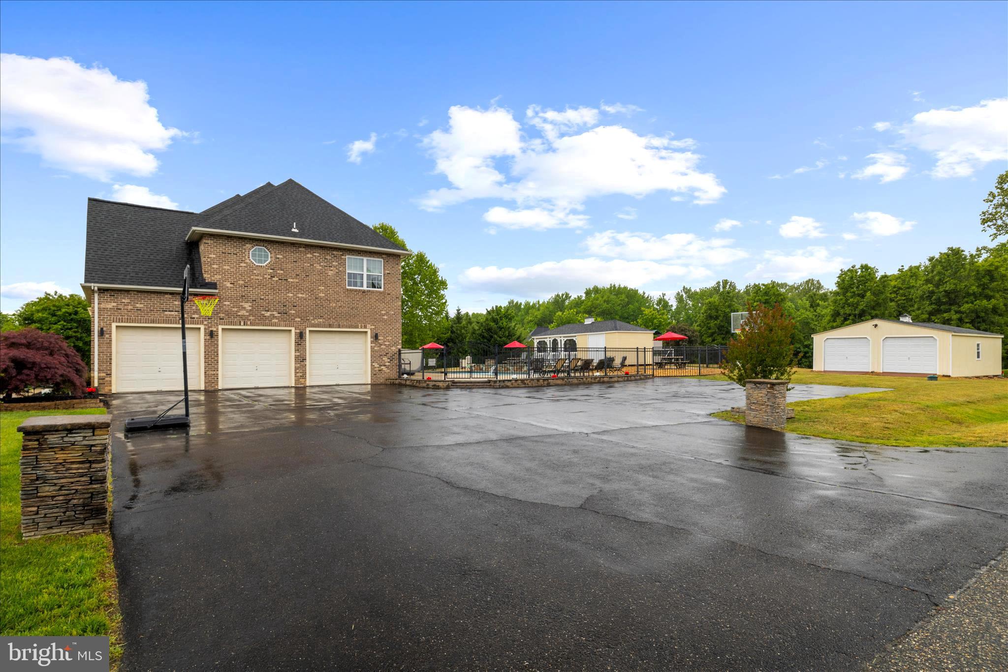 OAKWOOD MANOR - Residential