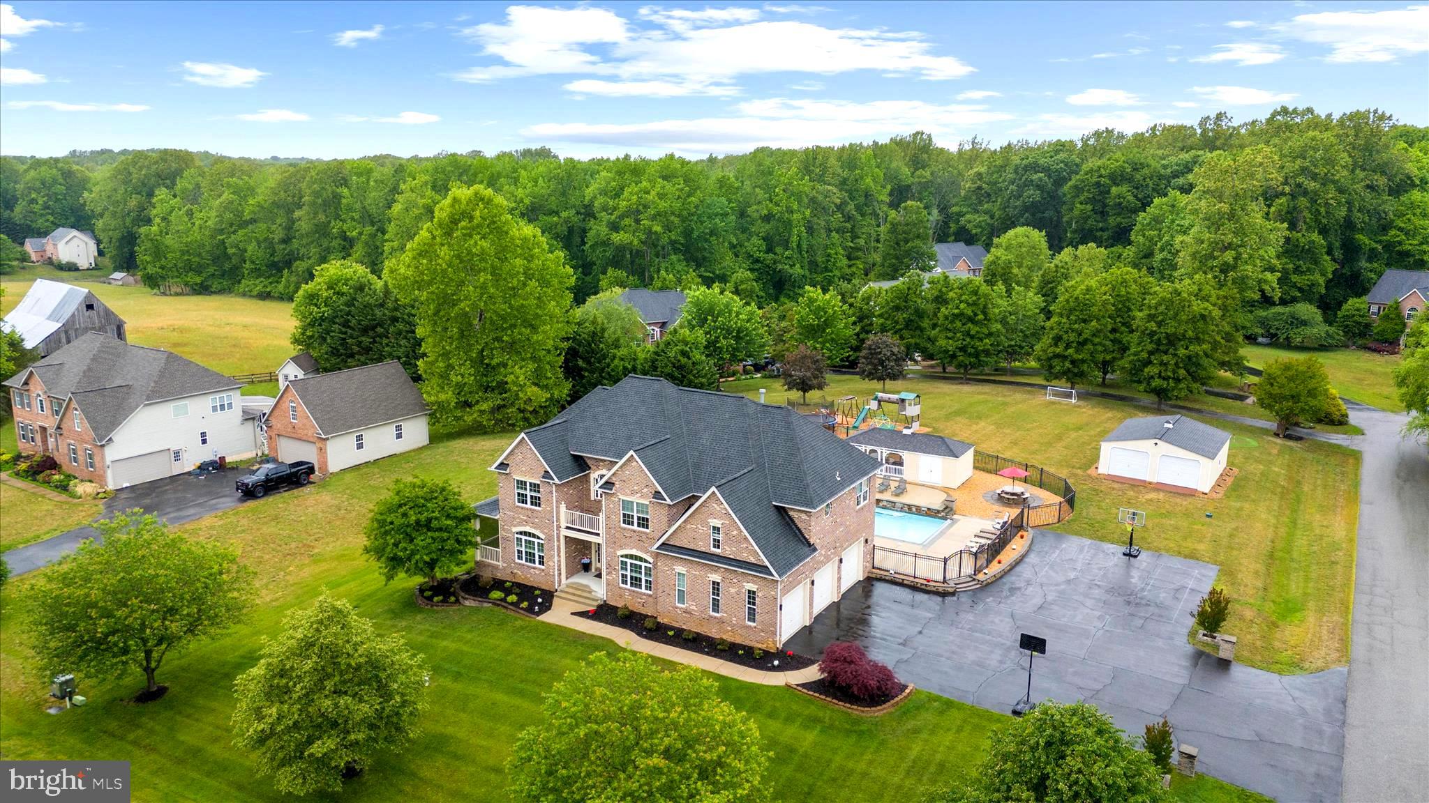 OAKWOOD MANOR - Residential