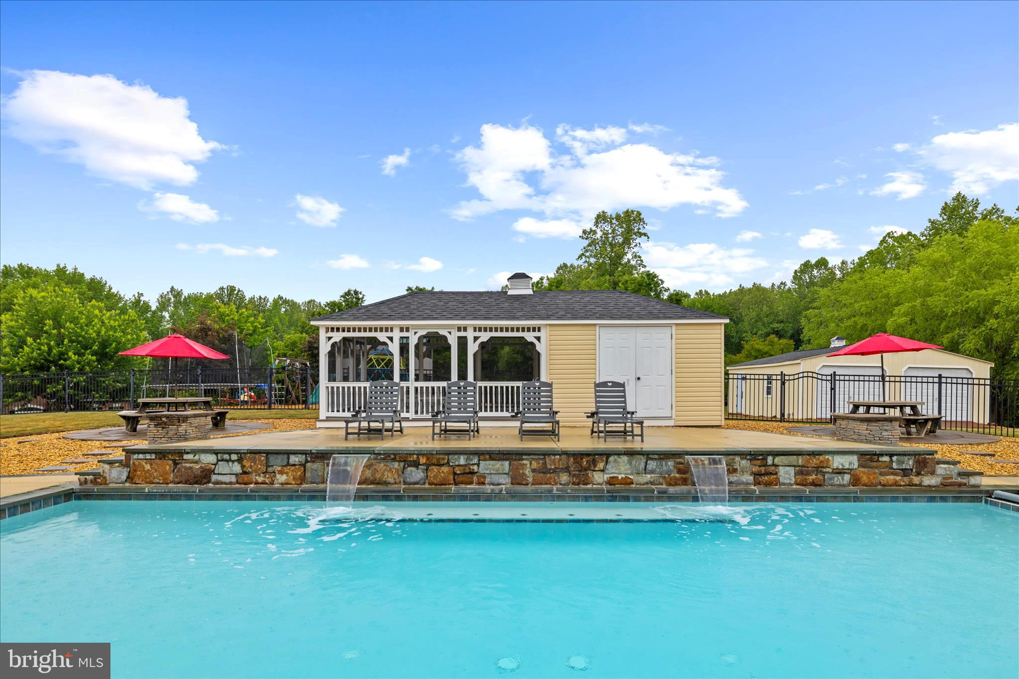 OAKWOOD MANOR - Residential