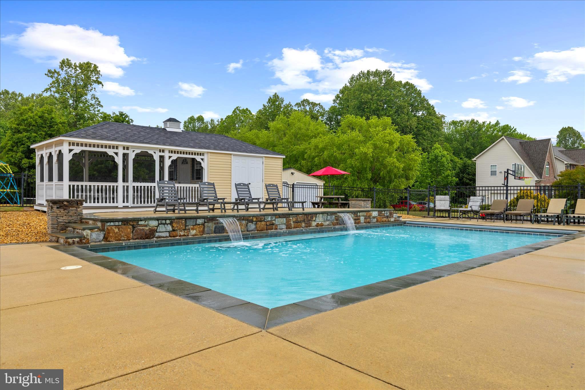 OAKWOOD MANOR - Residential