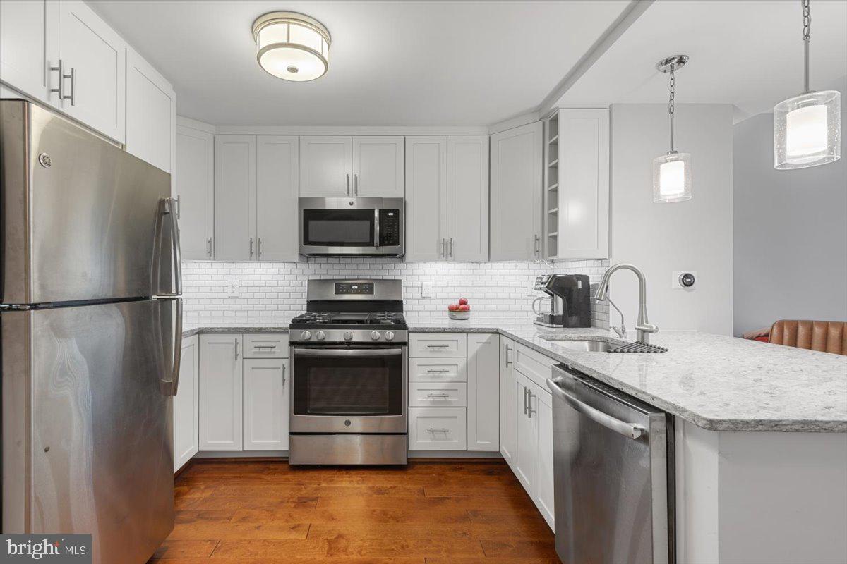 350 G STREET SW N212