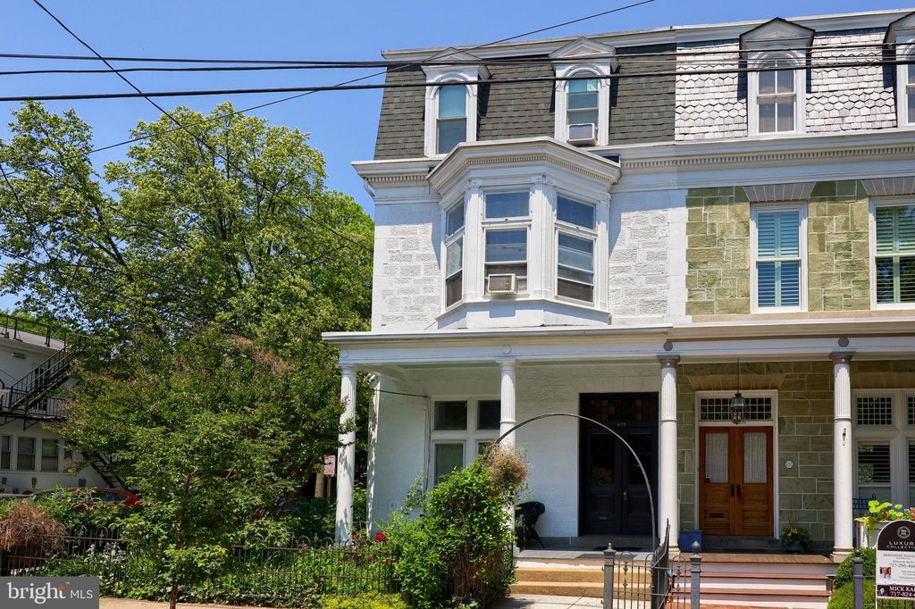 Photo of 635 W CHESTNUT ST, LANCASTER, PA 17603 (MLS # PALA2035624)