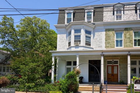 Photo of 635 W CHESTNUT ST, LANCASTER, PA 17603 (MLS # PALA2035624)