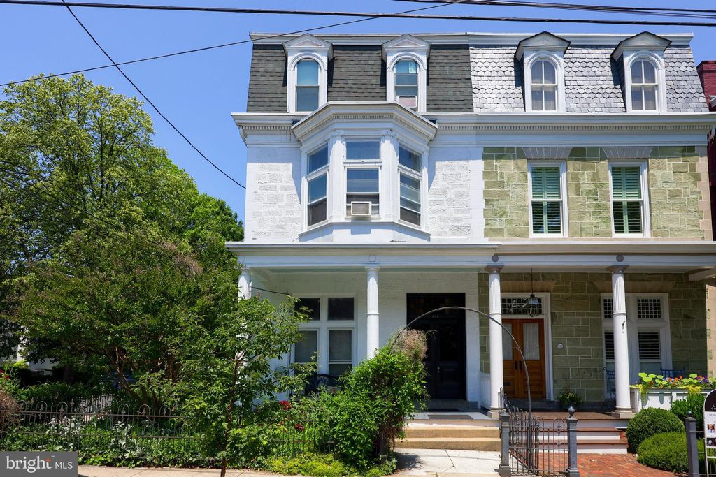 Photo of 635 W CHESTNUT ST, LANCASTER, PA 17603 (MLS # PALA2035624)