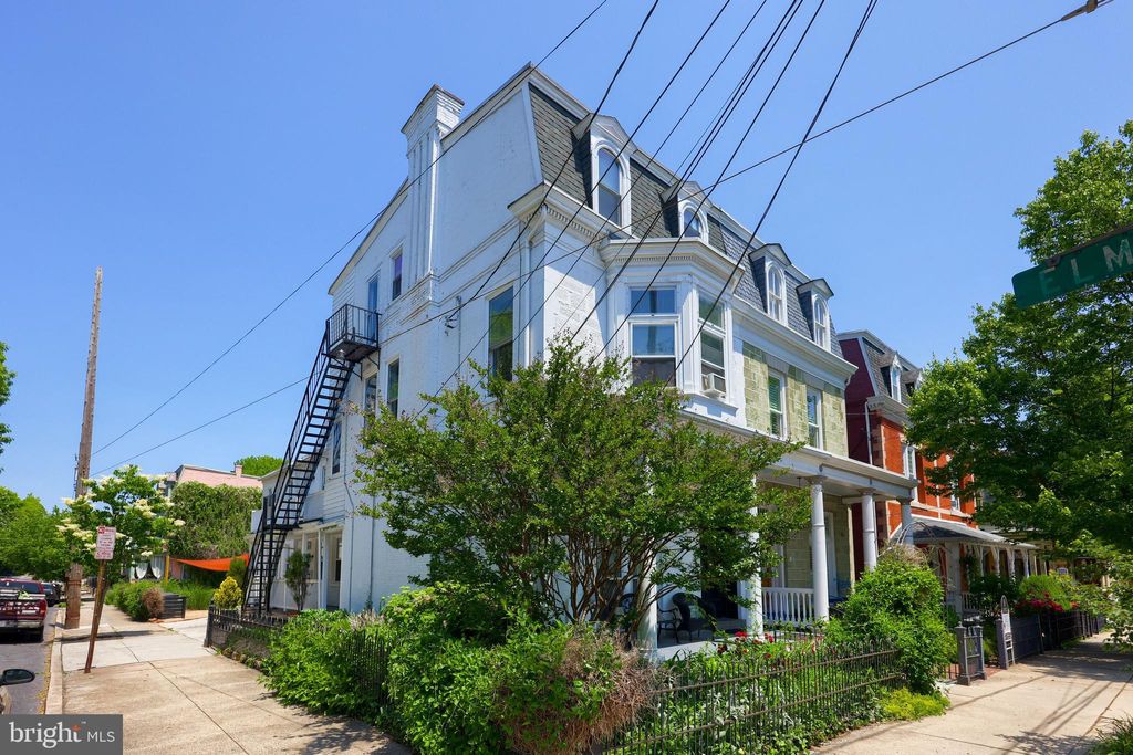 Photo of 635 W CHESTNUT ST, LANCASTER, PA 17603 (MLS # PALA2035624)