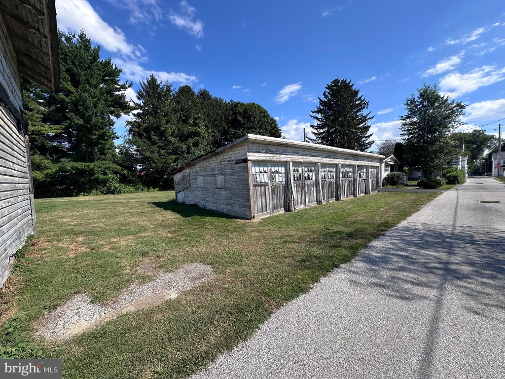 Photo of 27 E Broadway, ETTERS, PA 17319 (MLS # PAYK2089182)