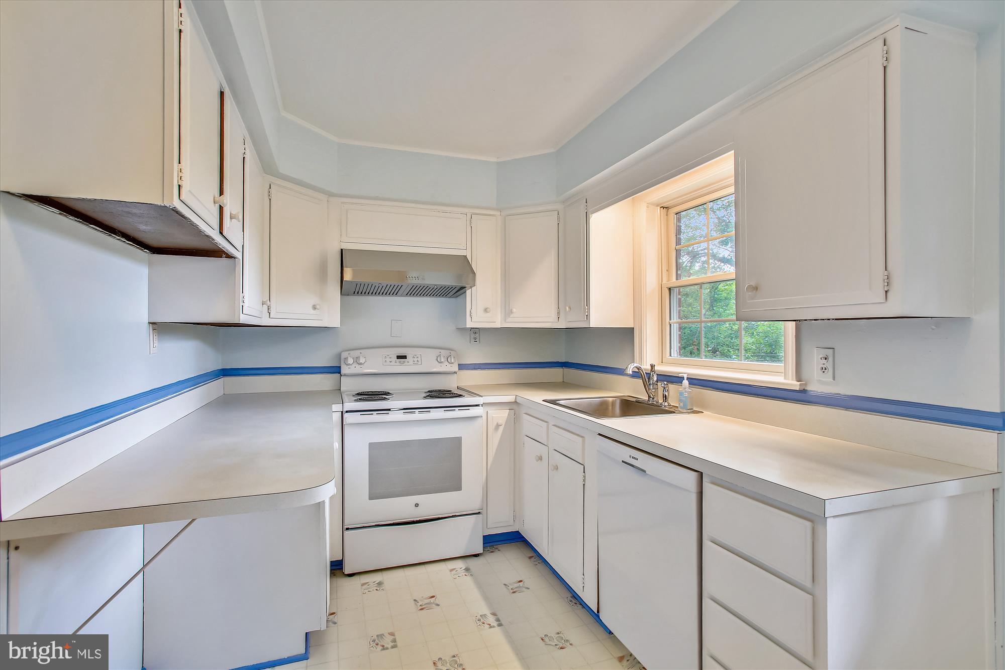 MADISON MANOR - Residential Lease