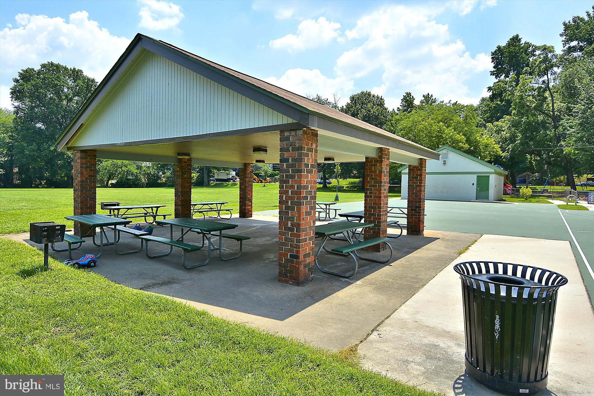 MADISON MANOR - Residential Lease