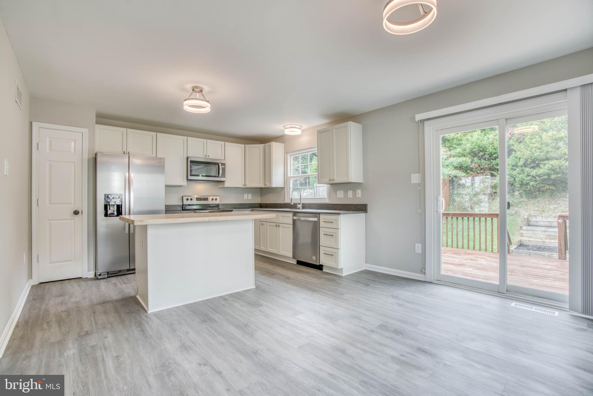 VILLAGE OF THOMAS RUN - Residential