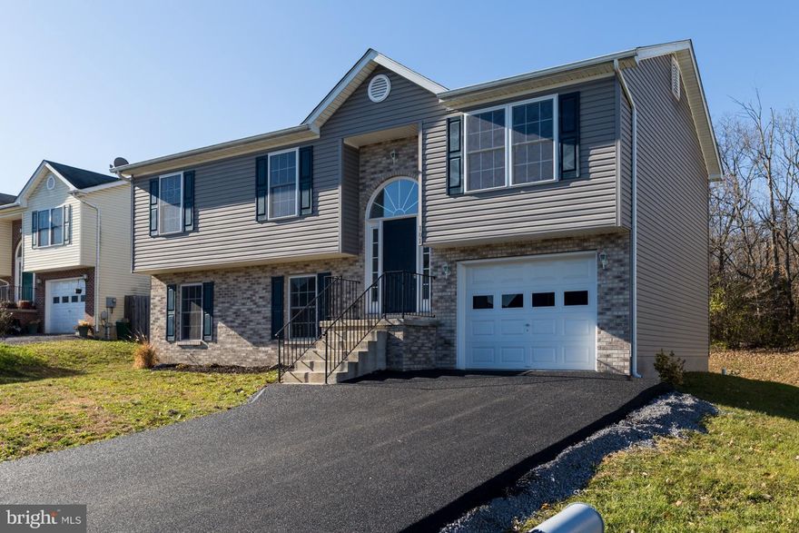 What a deal! This 3 bedroom, 2 bath split foyer is close to shopping, restaurants, schools and easy access to interstate for commuting! Basement has room to grow and it has a newly paved driveway. Located near the new Proctor & Gamble building.