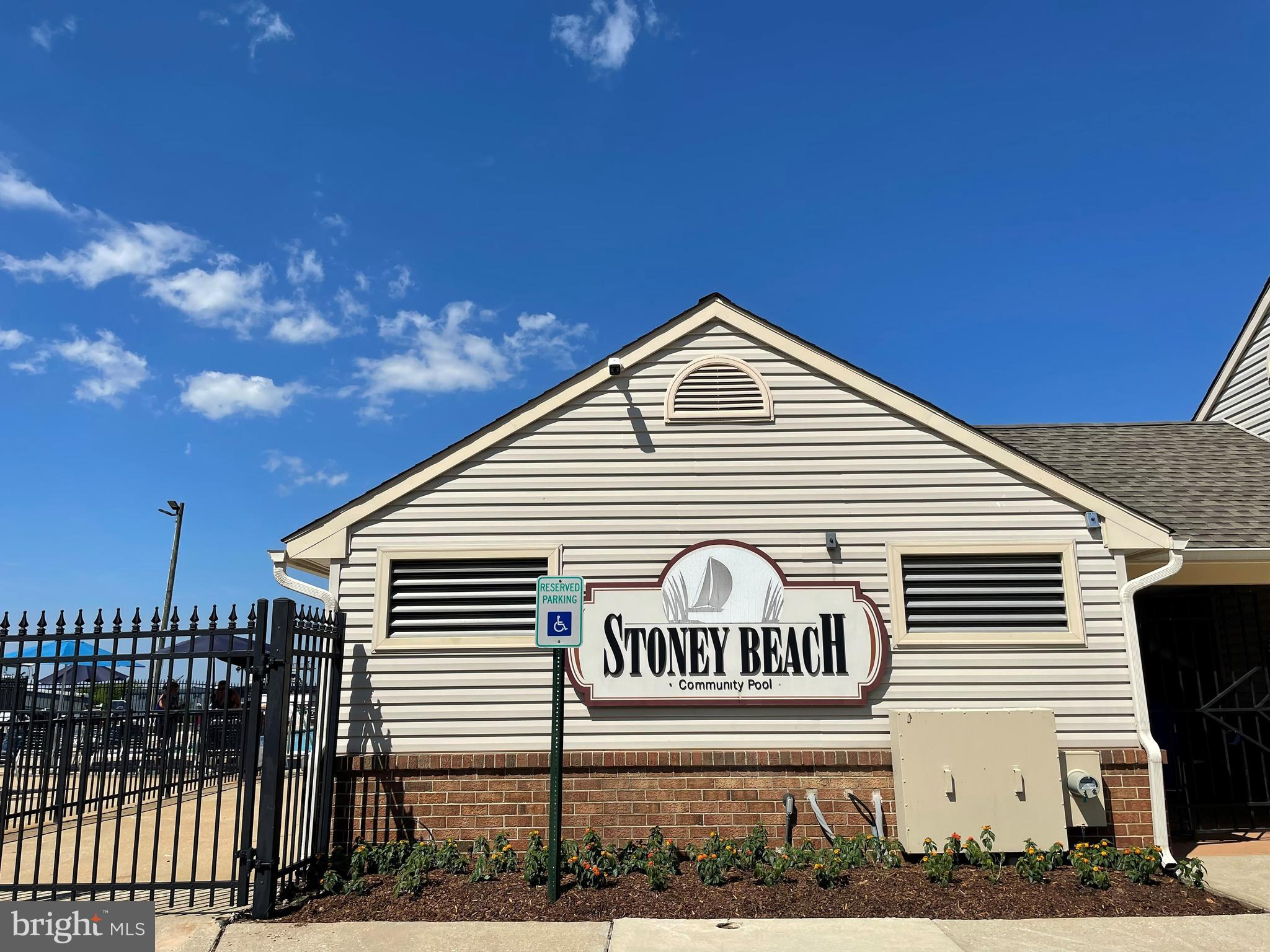 STONEY BEACH - Residential