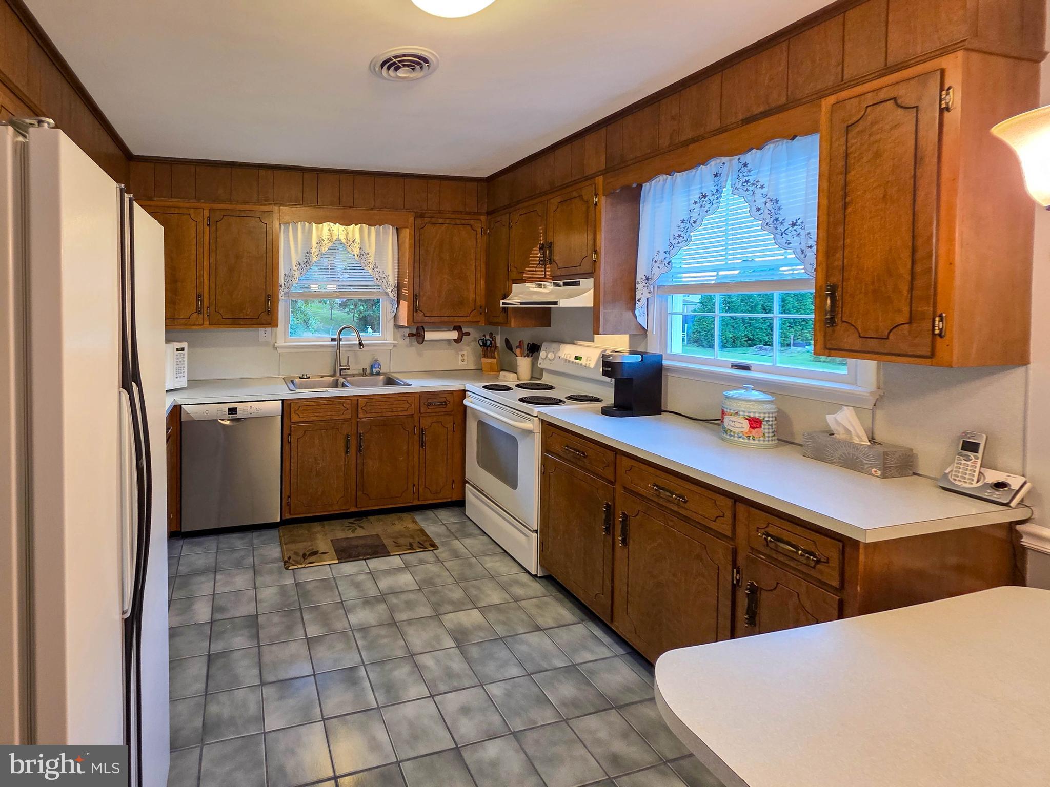957 WOODLAND PARKWAY