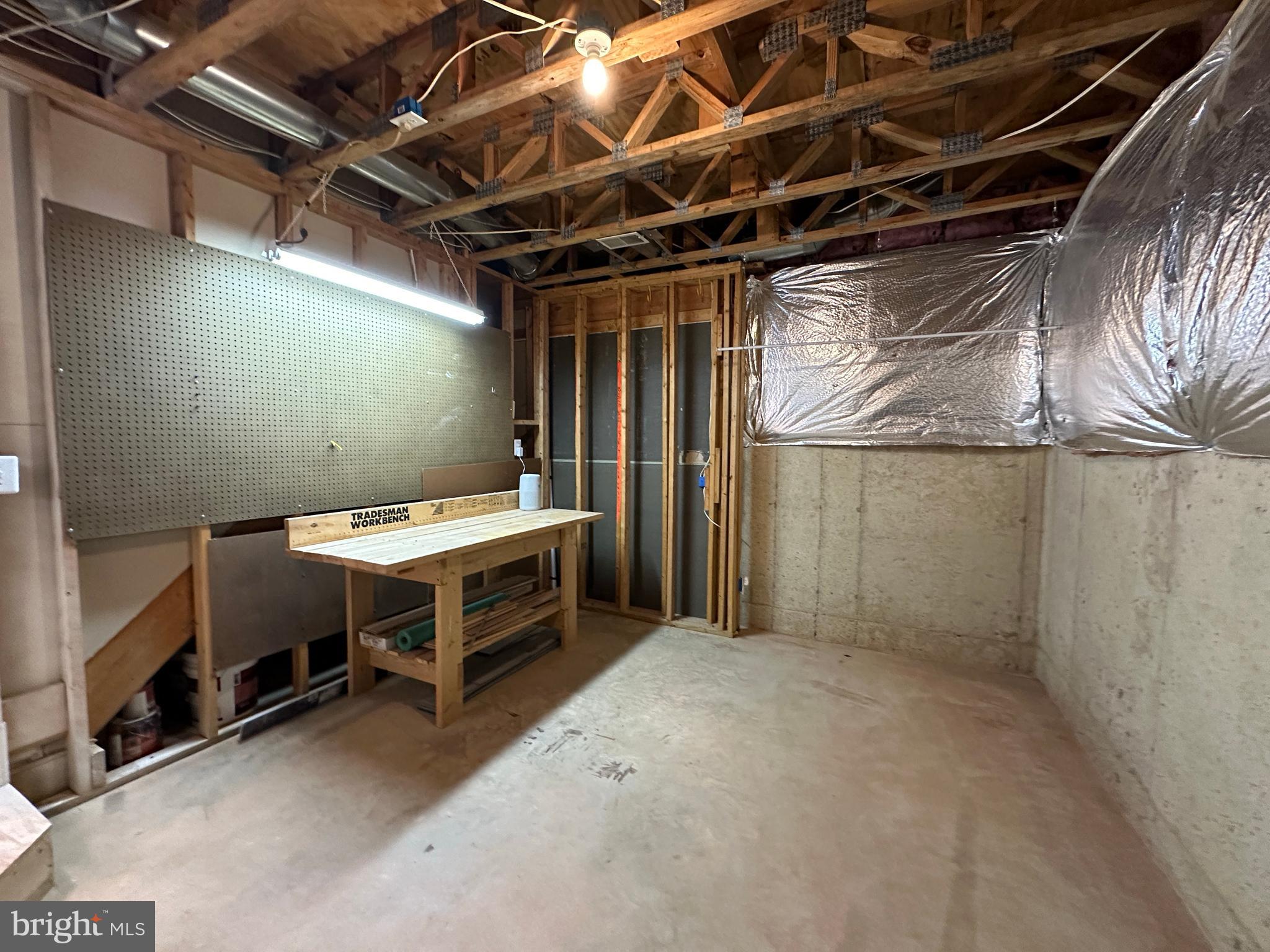 POTOMAC LAKES - Residential Lease