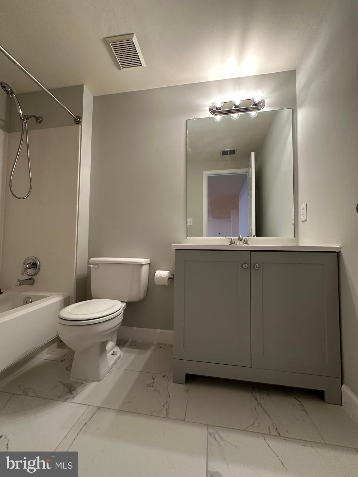 POTOMAC LAKES - Residential Lease