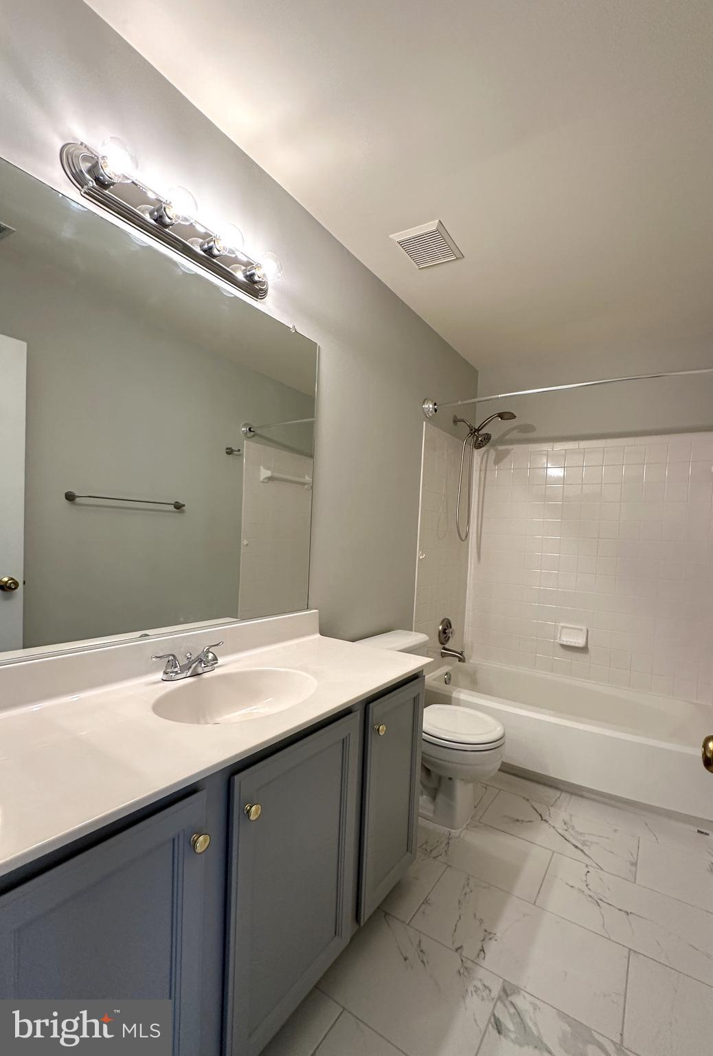 POTOMAC LAKES - Residential Lease