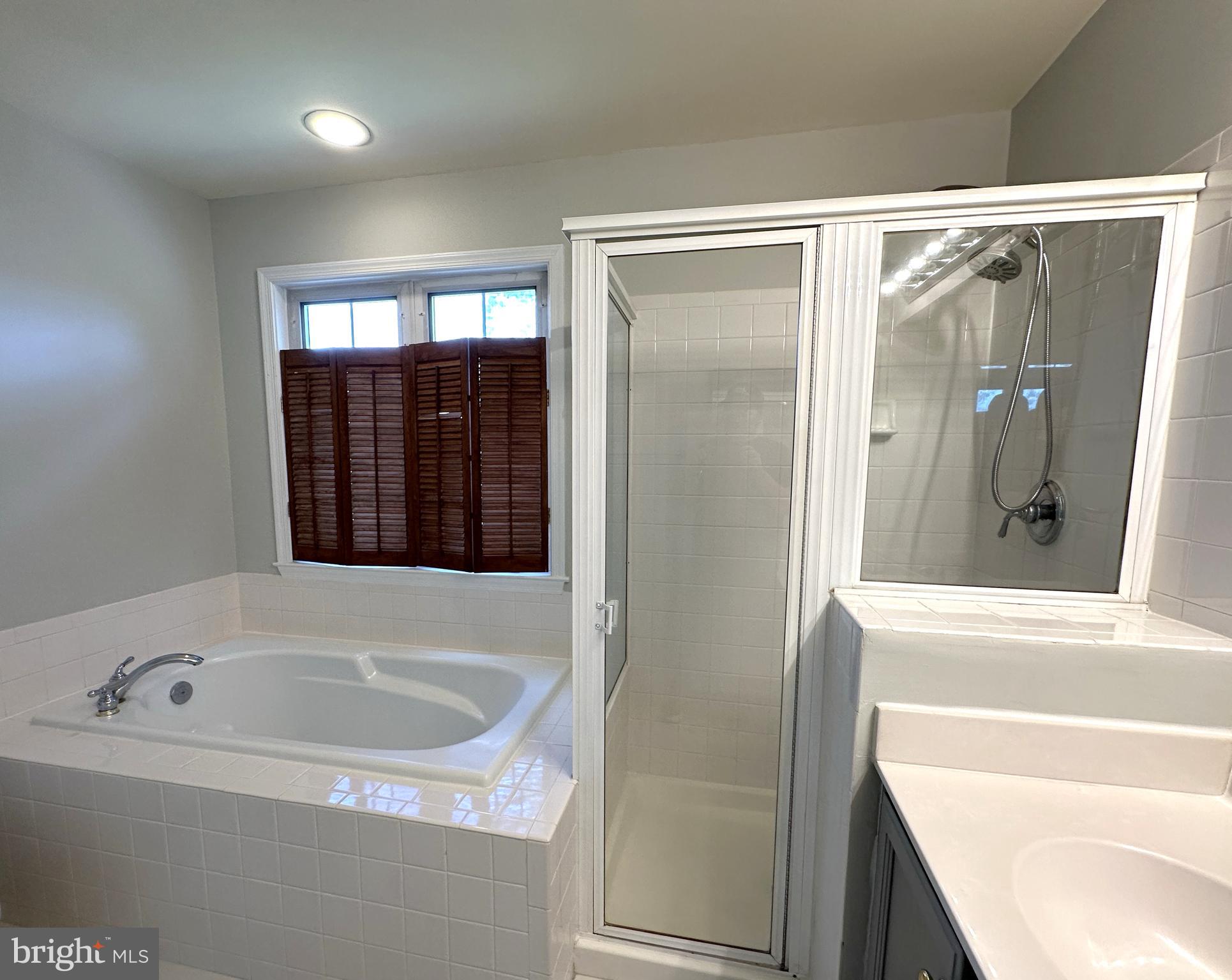 POTOMAC LAKES - Residential Lease