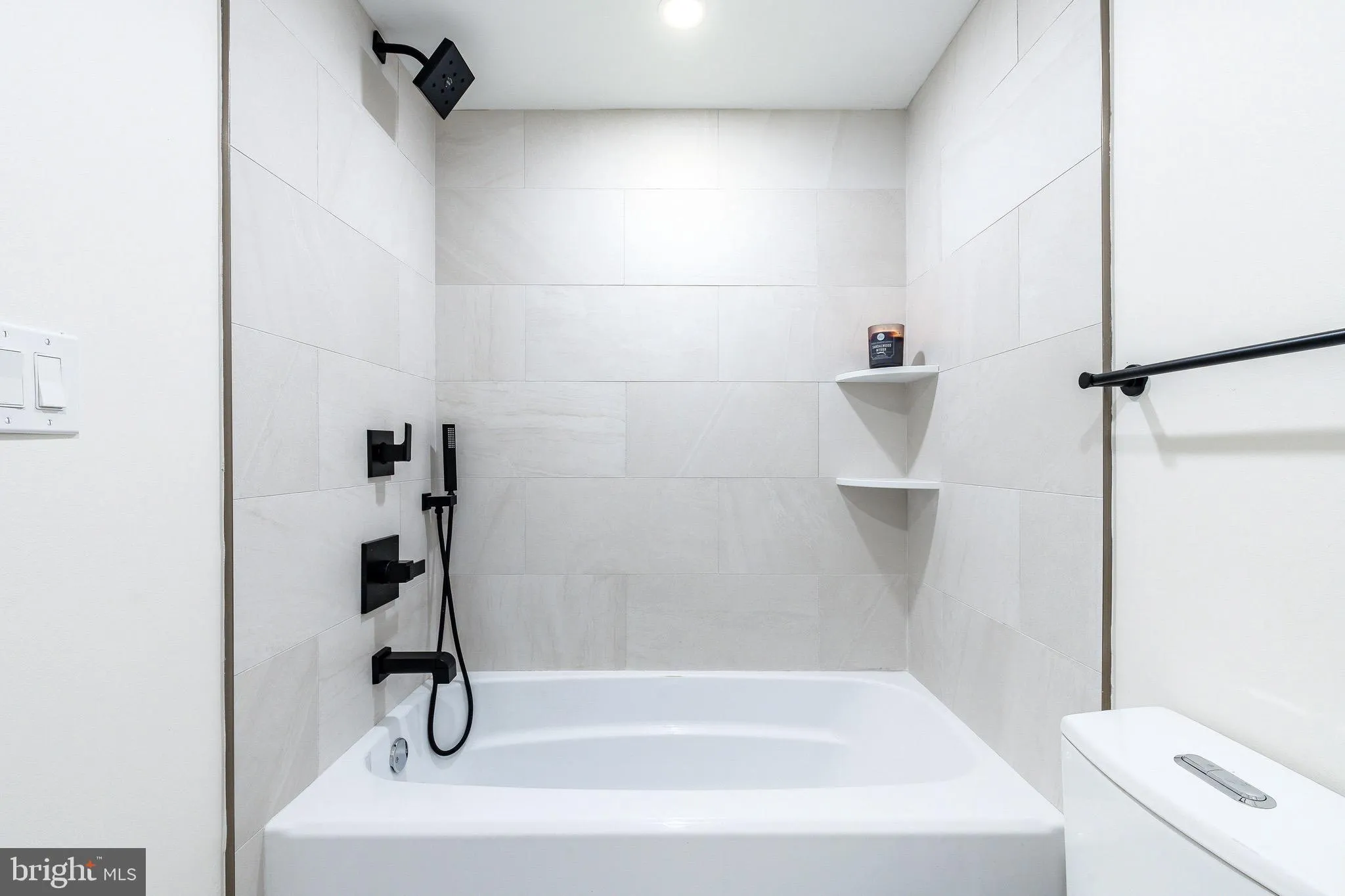 Philadelphia, Pennsylvania 19147, United States, 4 Bedrooms Bedrooms, ,6 BathroomsBathrooms,Residential,Contingent,133272