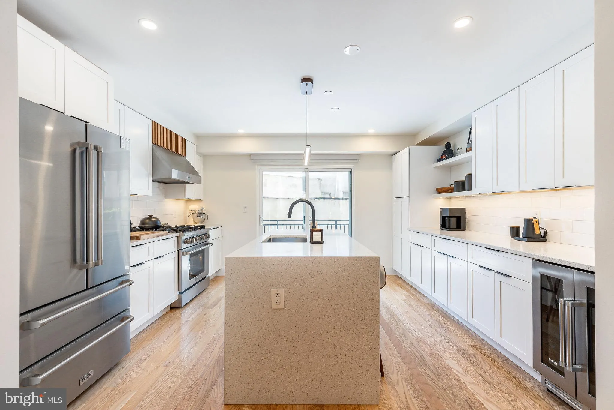 Philadelphia, Pennsylvania 19147, United States, 4 Bedrooms Bedrooms, ,6 BathroomsBathrooms,Residential,Contingent,133272