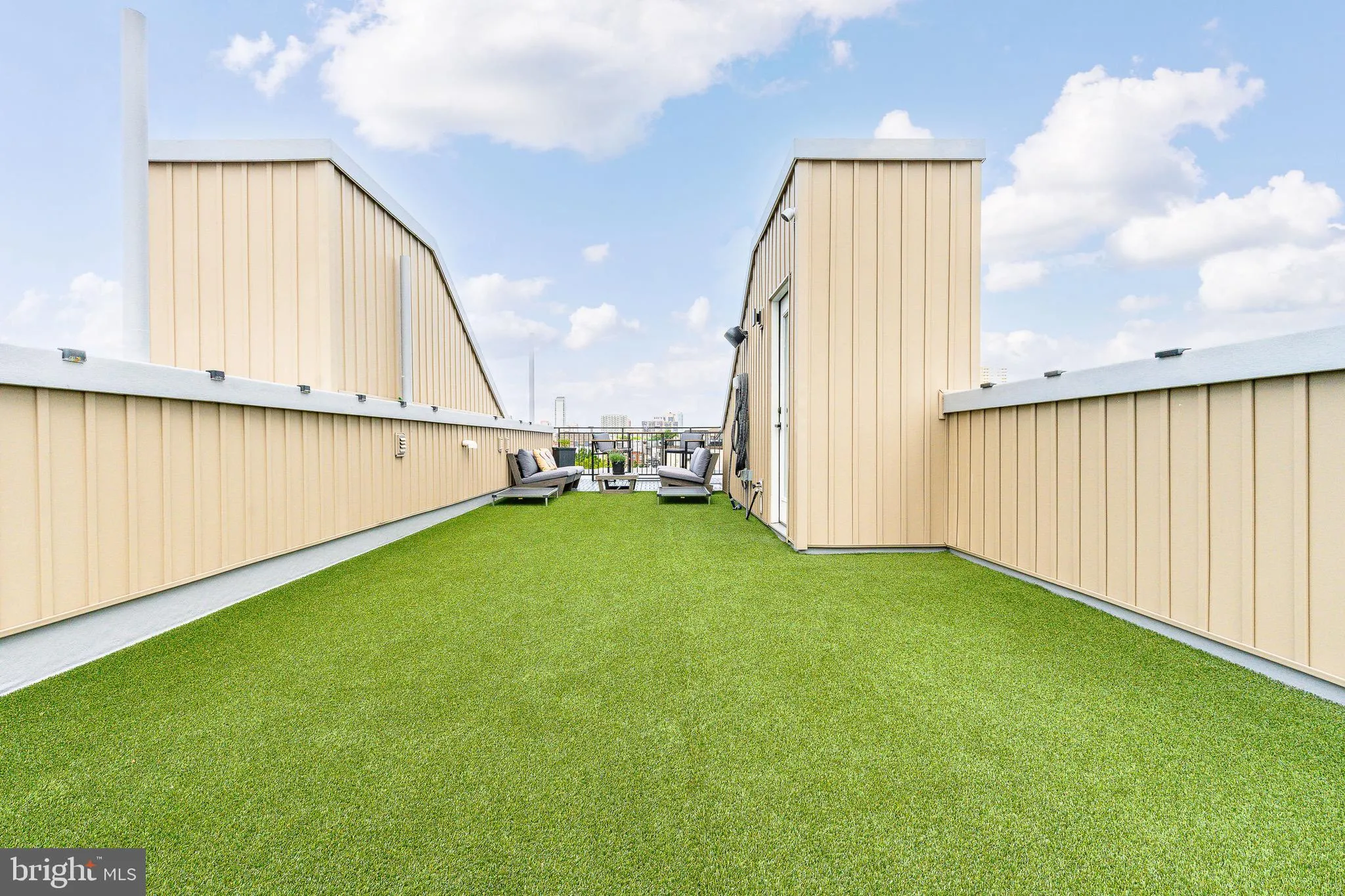 Philadelphia, Pennsylvania 19147, United States, 4 Bedrooms Bedrooms, ,6 BathroomsBathrooms,Residential,Contingent,133272