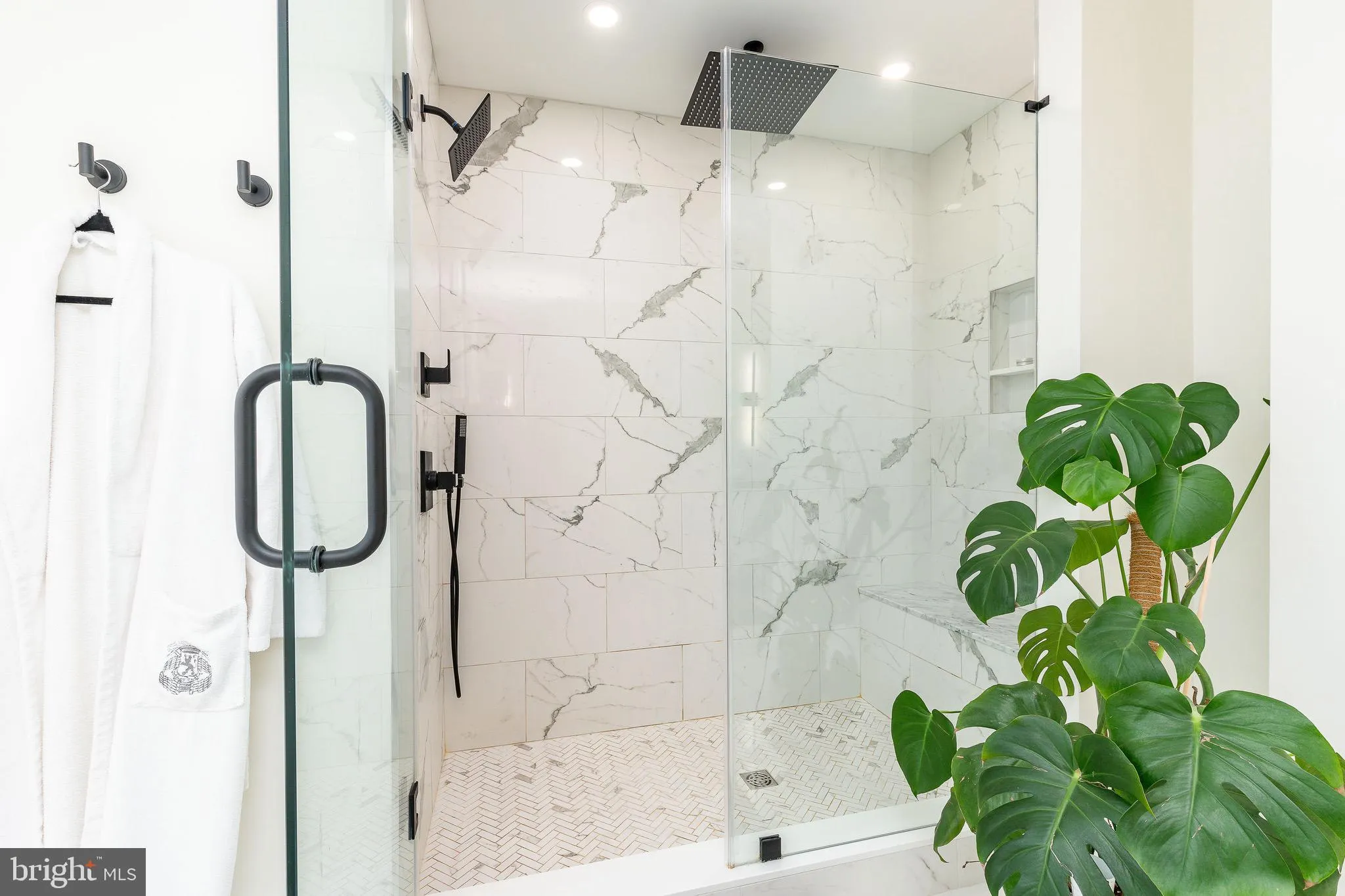 Philadelphia, Pennsylvania 19147, United States, 4 Bedrooms Bedrooms, ,6 BathroomsBathrooms,Residential,Contingent,133272