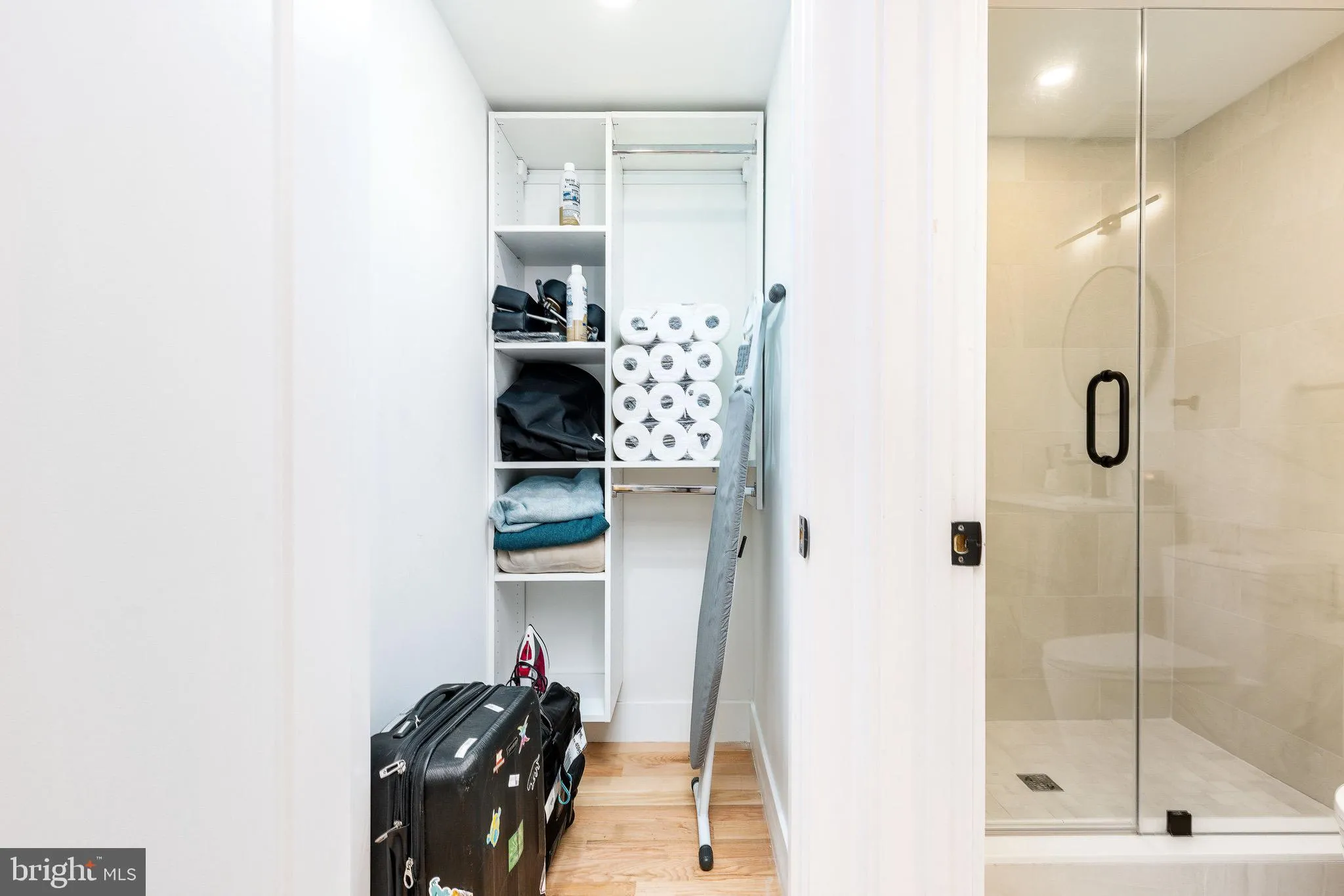 Philadelphia, Pennsylvania 19147, United States, 4 Bedrooms Bedrooms, ,6 BathroomsBathrooms,Residential,Contingent,133272