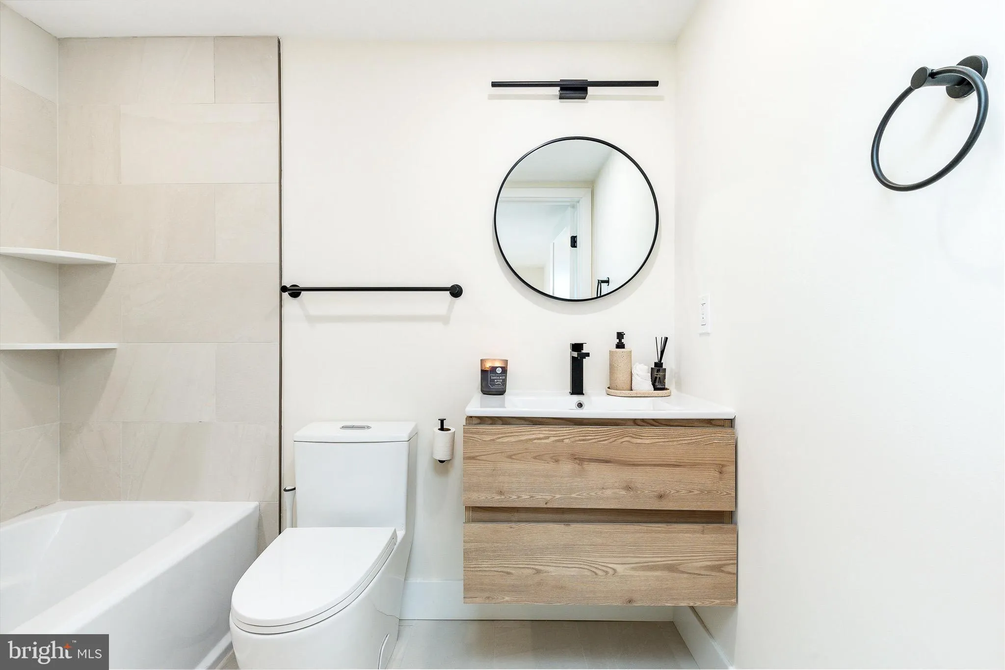 Philadelphia, Pennsylvania 19147, United States, 4 Bedrooms Bedrooms, ,6 BathroomsBathrooms,Residential,Contingent,133272