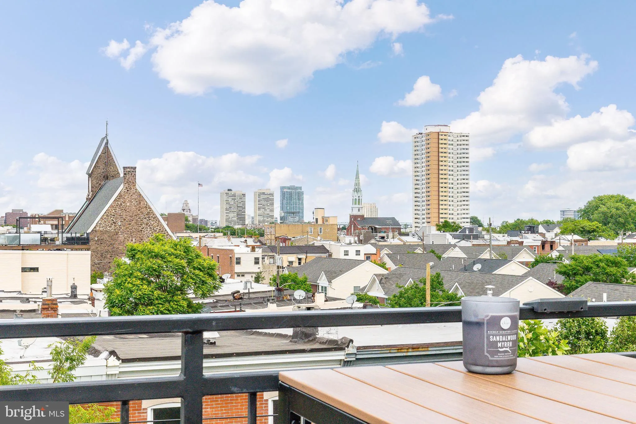 Philadelphia, Pennsylvania 19147, United States, 4 Bedrooms Bedrooms, ,6 BathroomsBathrooms,Residential,Contingent,133272