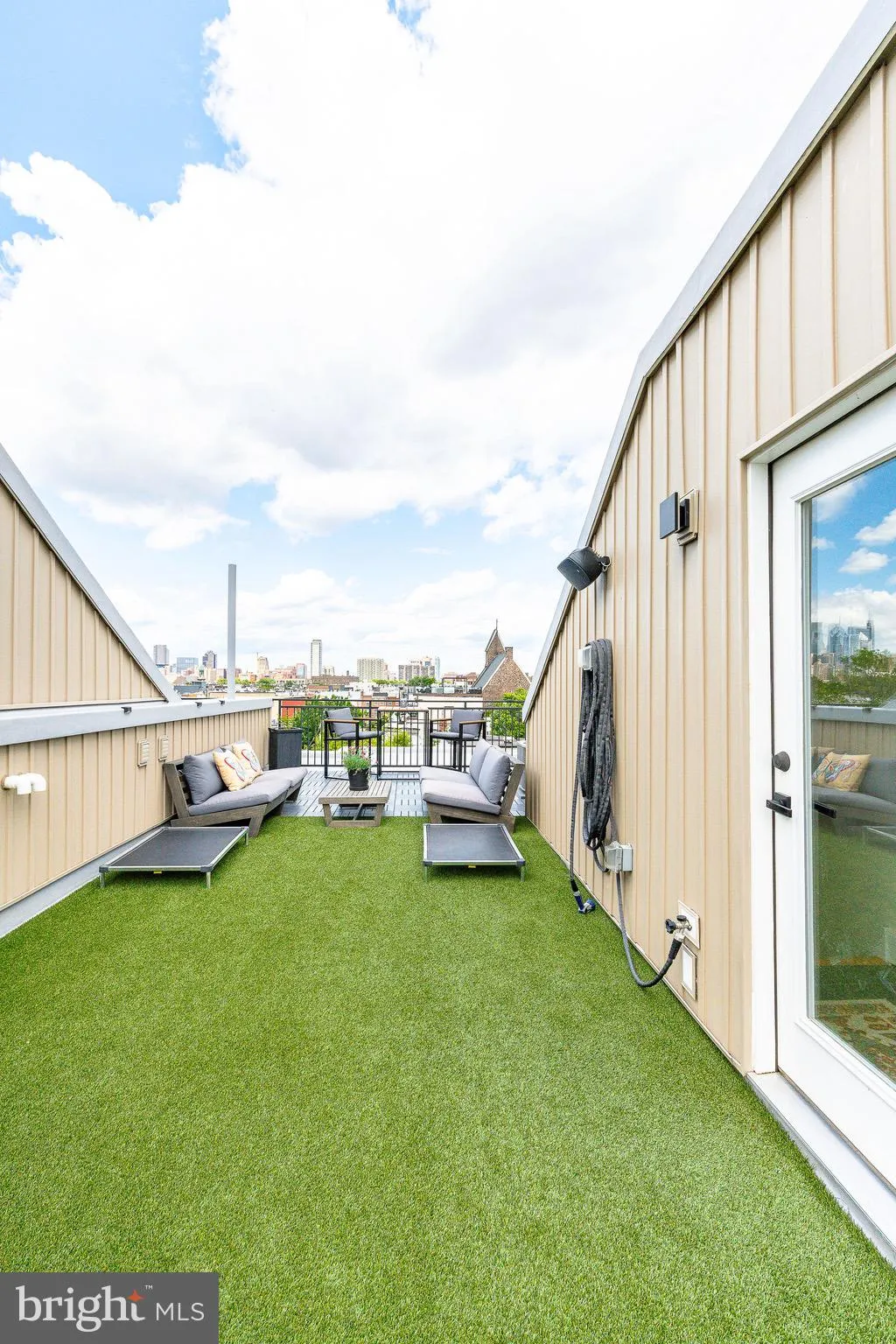 Philadelphia, Pennsylvania 19147, United States, 4 Bedrooms Bedrooms, ,6 BathroomsBathrooms,Residential,Contingent,133272