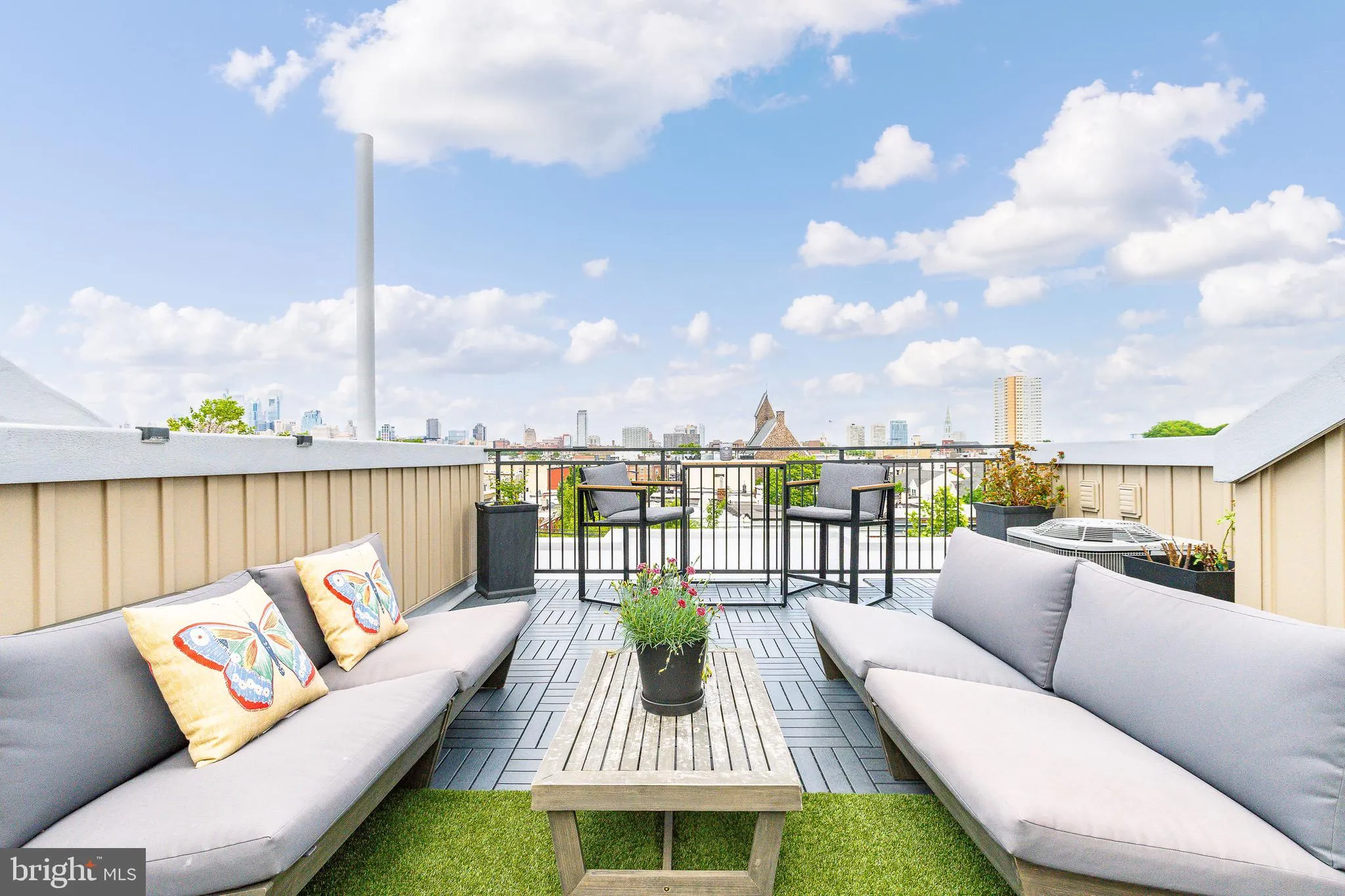 Philadelphia, Pennsylvania 19147, United States, 4 Bedrooms Bedrooms, ,6 BathroomsBathrooms,Residential,Contingent,133272