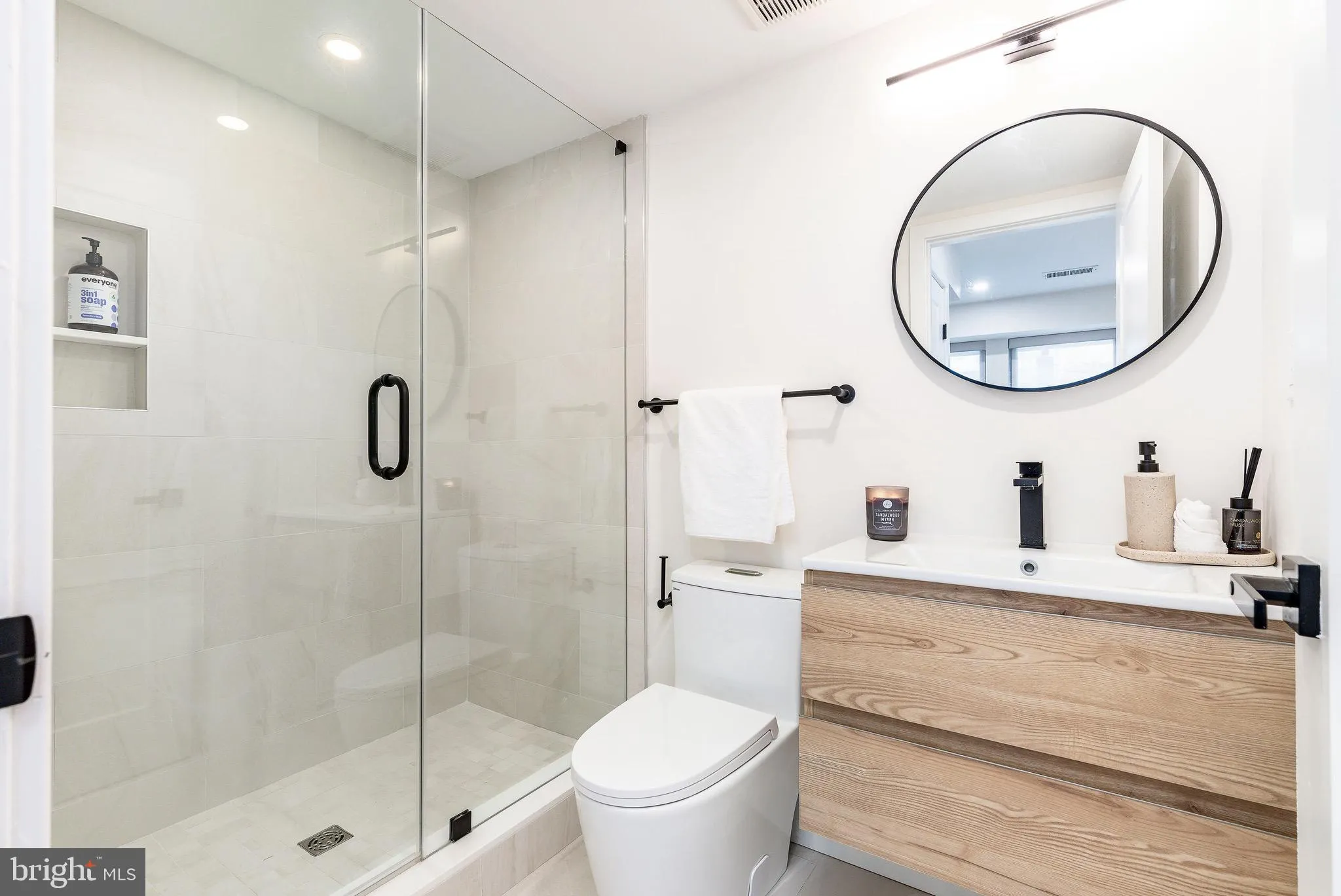 Philadelphia, Pennsylvania 19147, United States, 4 Bedrooms Bedrooms, ,6 BathroomsBathrooms,Residential,Contingent,133272