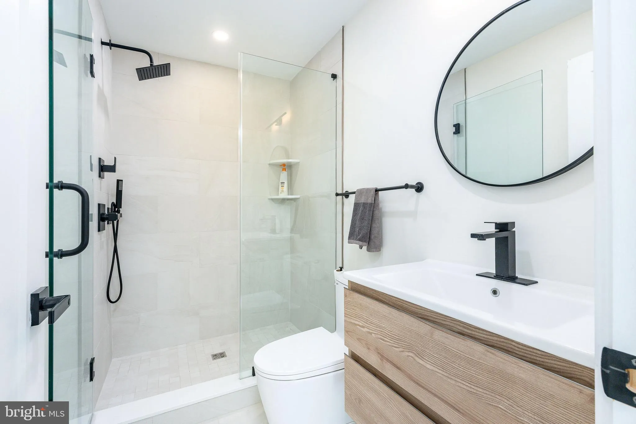 Philadelphia, Pennsylvania 19147, United States, 4 Bedrooms Bedrooms, ,6 BathroomsBathrooms,Residential,Contingent,133272