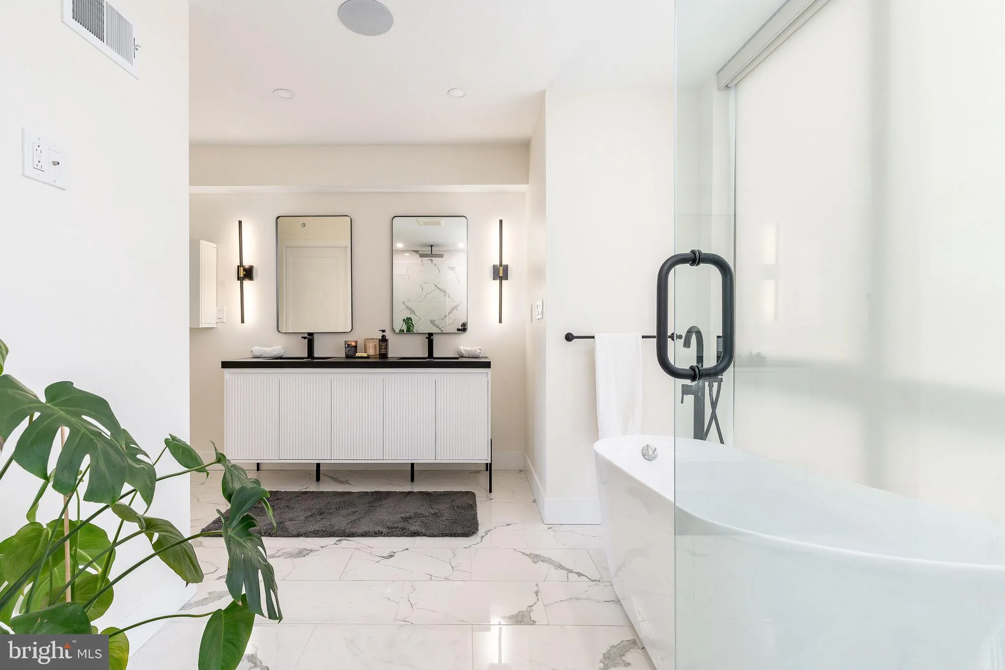 Philadelphia, Pennsylvania 19147, United States, 4 Bedrooms Bedrooms, ,6 BathroomsBathrooms,Residential,Contingent,133272