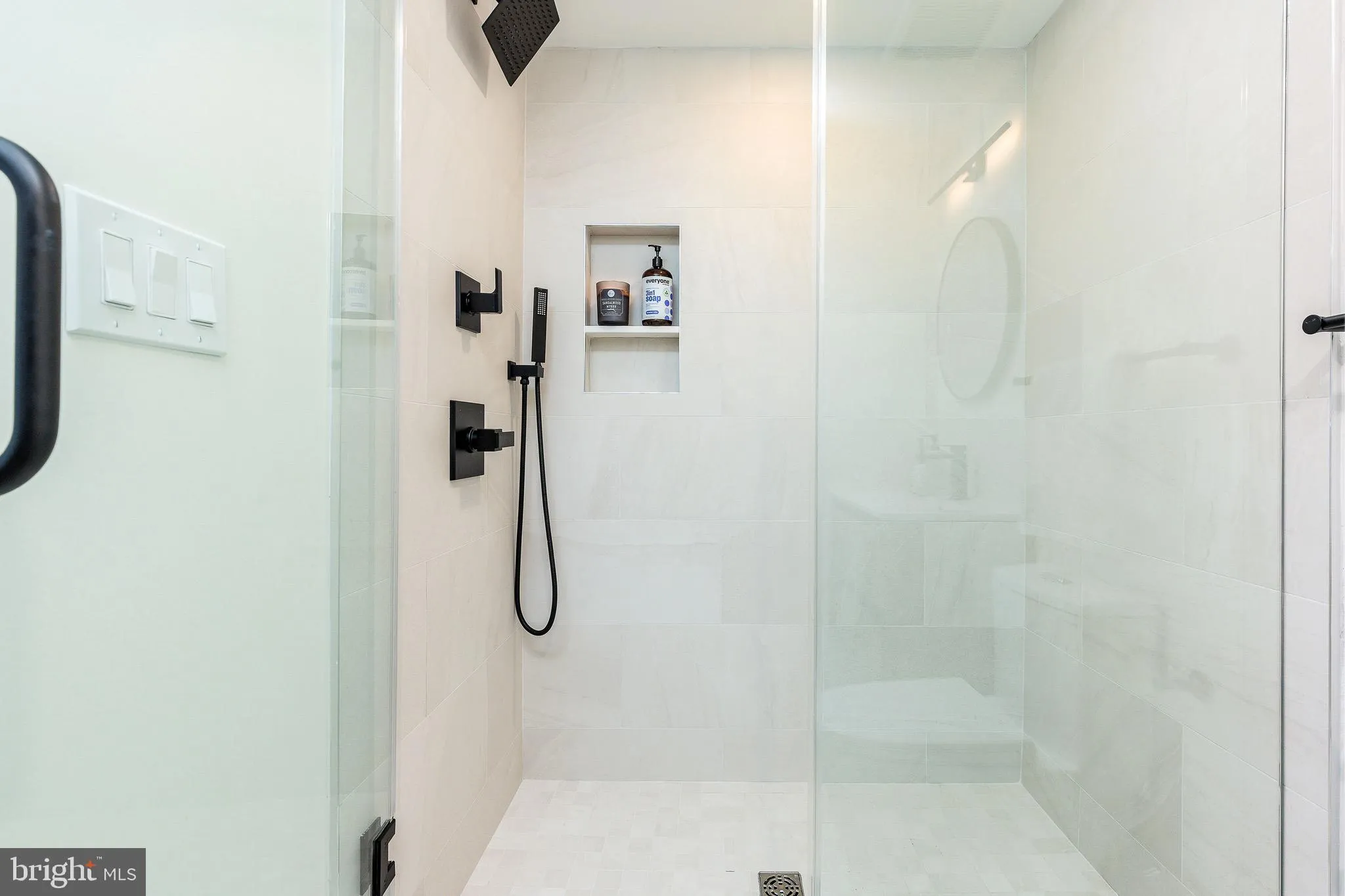 Philadelphia, Pennsylvania 19147, United States, 4 Bedrooms Bedrooms, ,6 BathroomsBathrooms,Residential,Contingent,133272