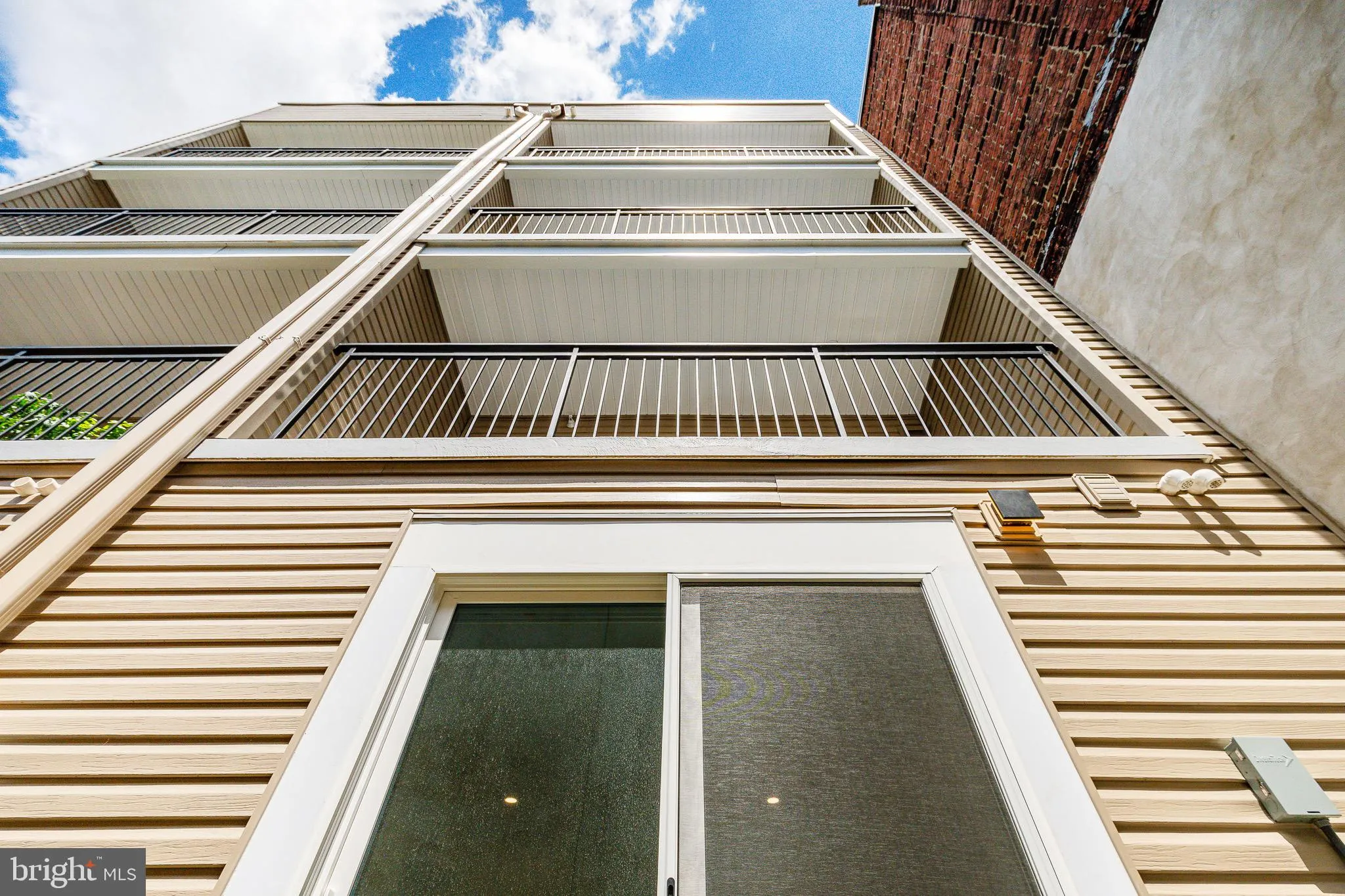 Philadelphia, Pennsylvania 19147, United States, 4 Bedrooms Bedrooms, ,6 BathroomsBathrooms,Residential,Contingent,133272