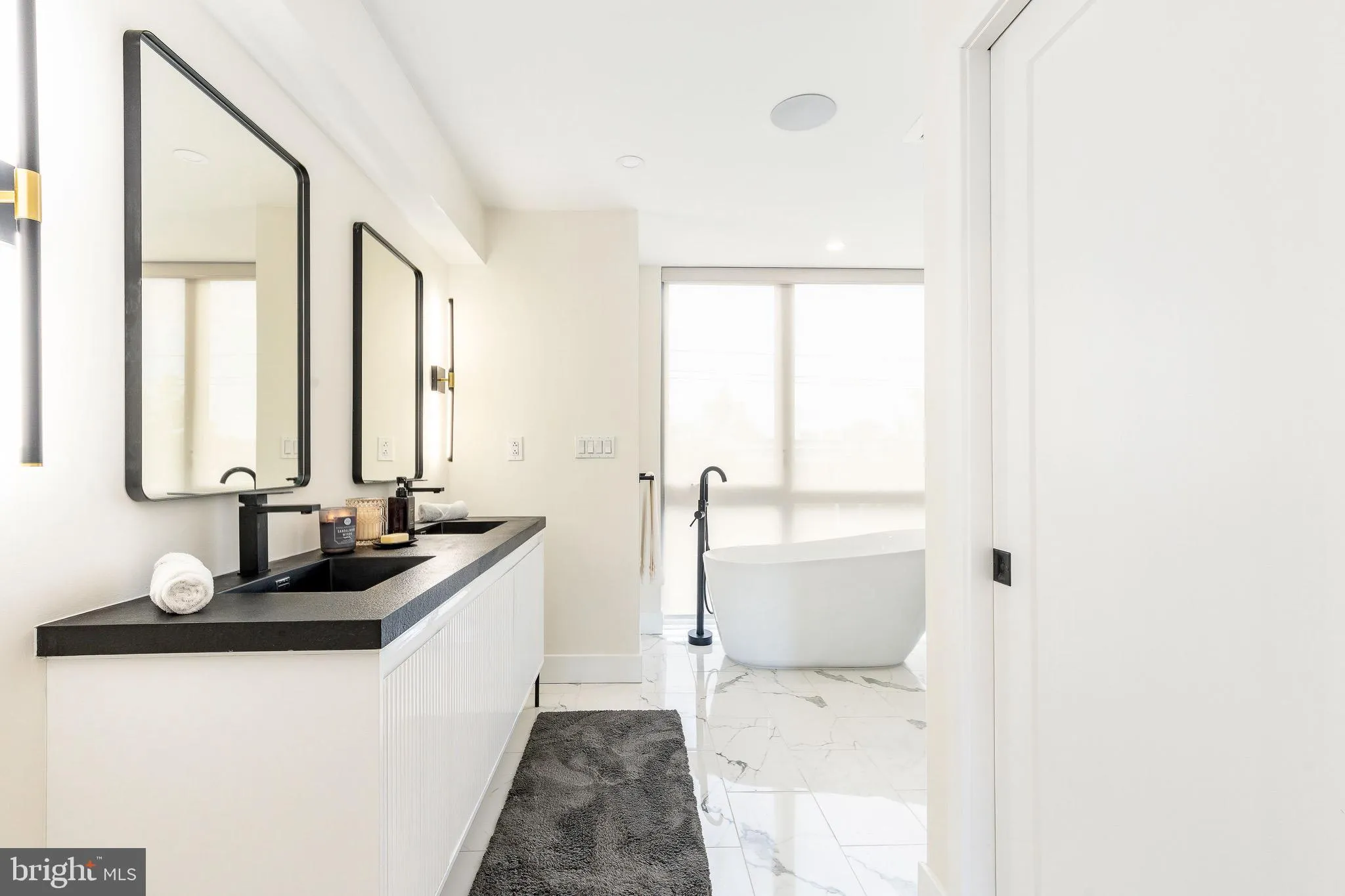 Philadelphia, Pennsylvania 19147, United States, 4 Bedrooms Bedrooms, ,6 BathroomsBathrooms,Residential,Contingent,133272