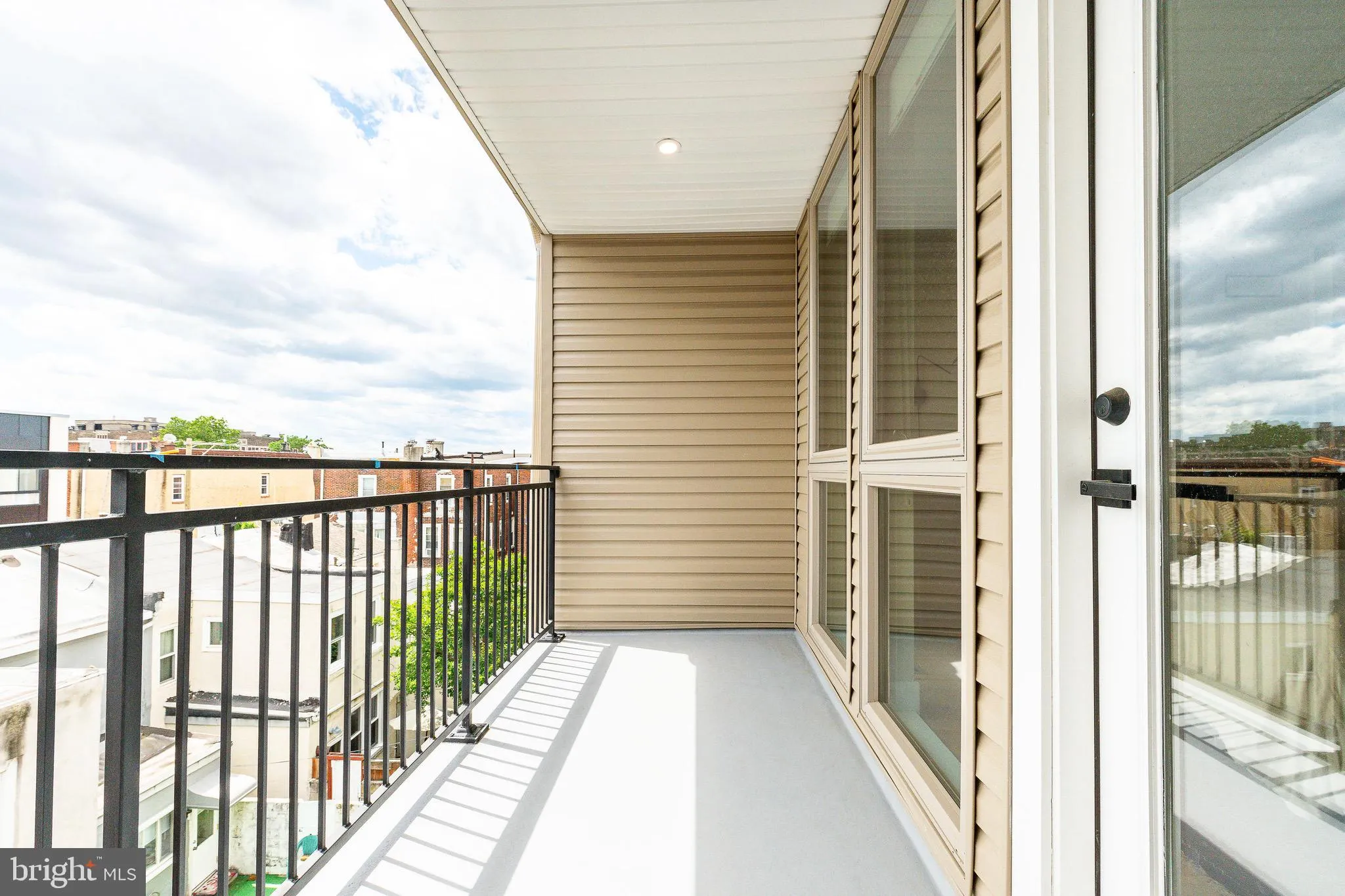 Philadelphia, Pennsylvania 19147, United States, 4 Bedrooms Bedrooms, ,6 BathroomsBathrooms,Residential,Contingent,133272