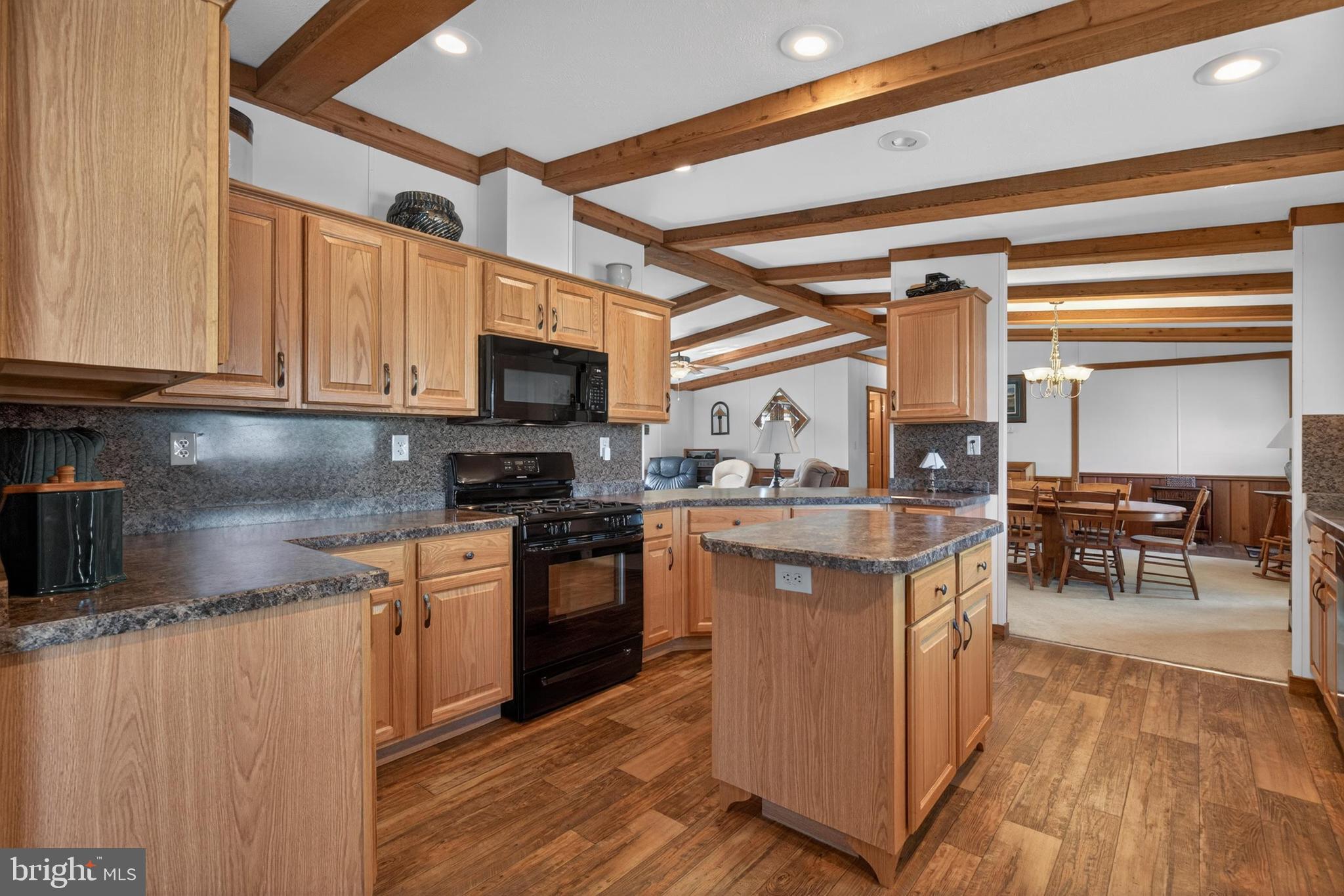 GOLDENVILLE ESTATES - Residential