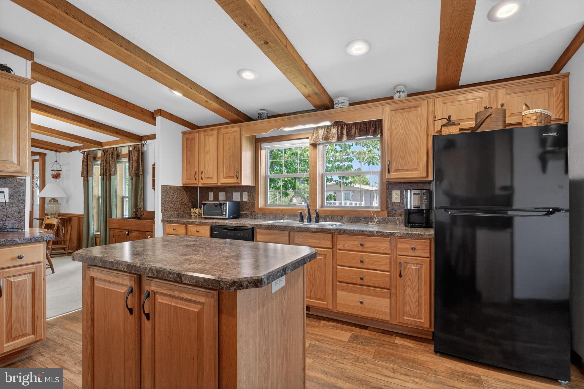 GOLDENVILLE ESTATES - Residential