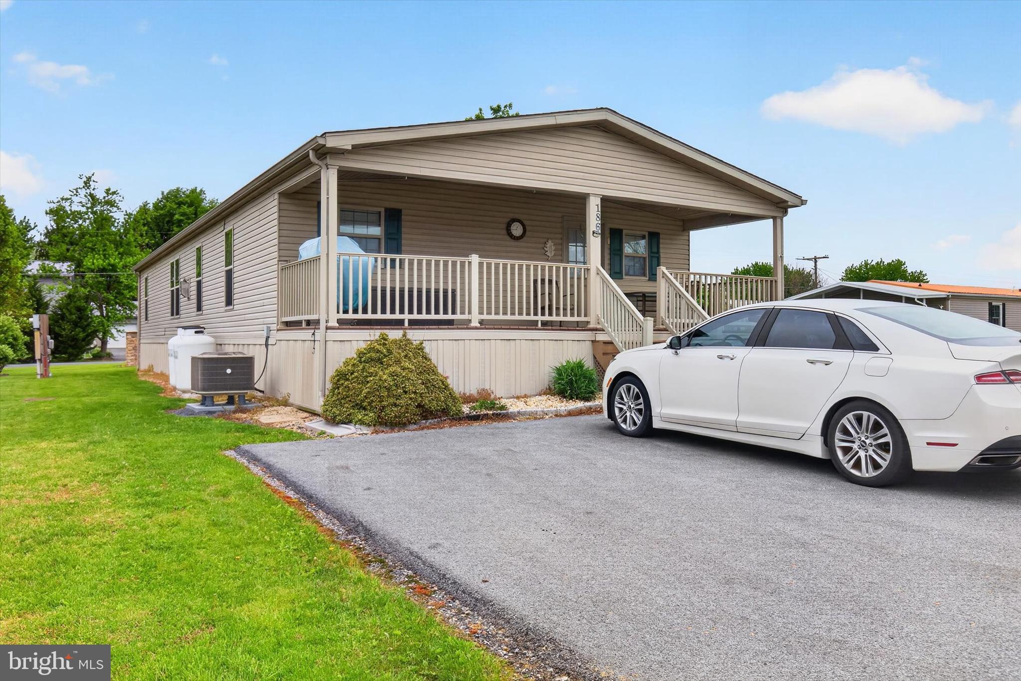 GOLDENVILLE ESTATES - Residential