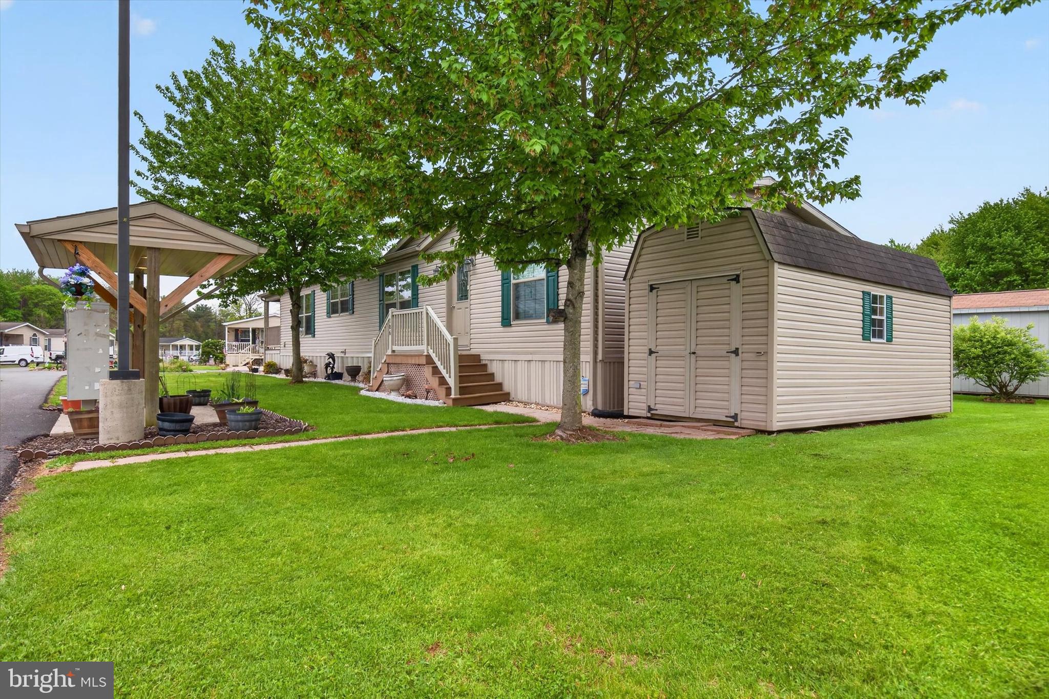 GOLDENVILLE ESTATES - Residential