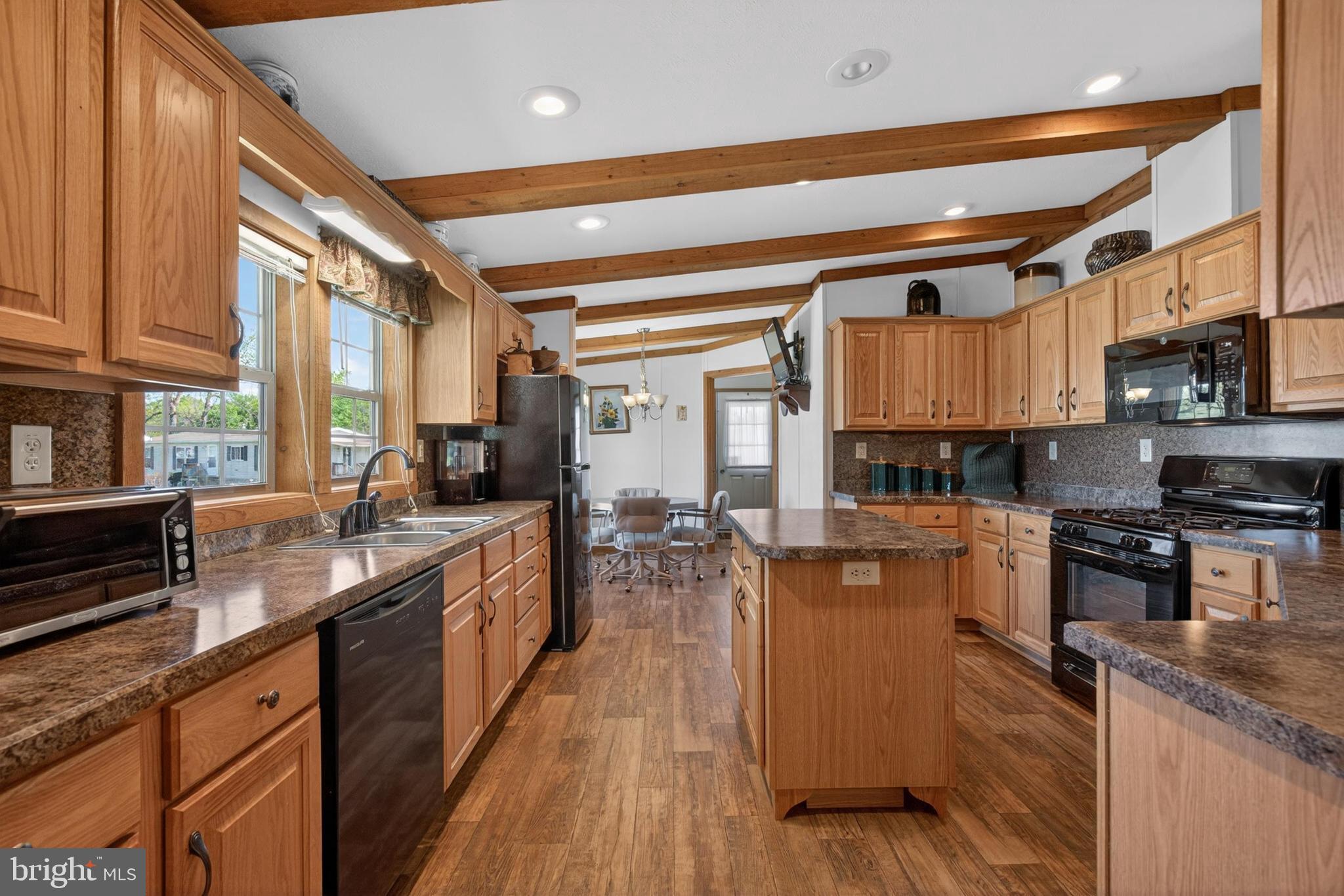 GOLDENVILLE ESTATES - Residential