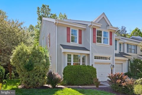 Photo of 1366 Park Garden Lane, RESTON, VA 20194 (MLS # VAFX2303678)