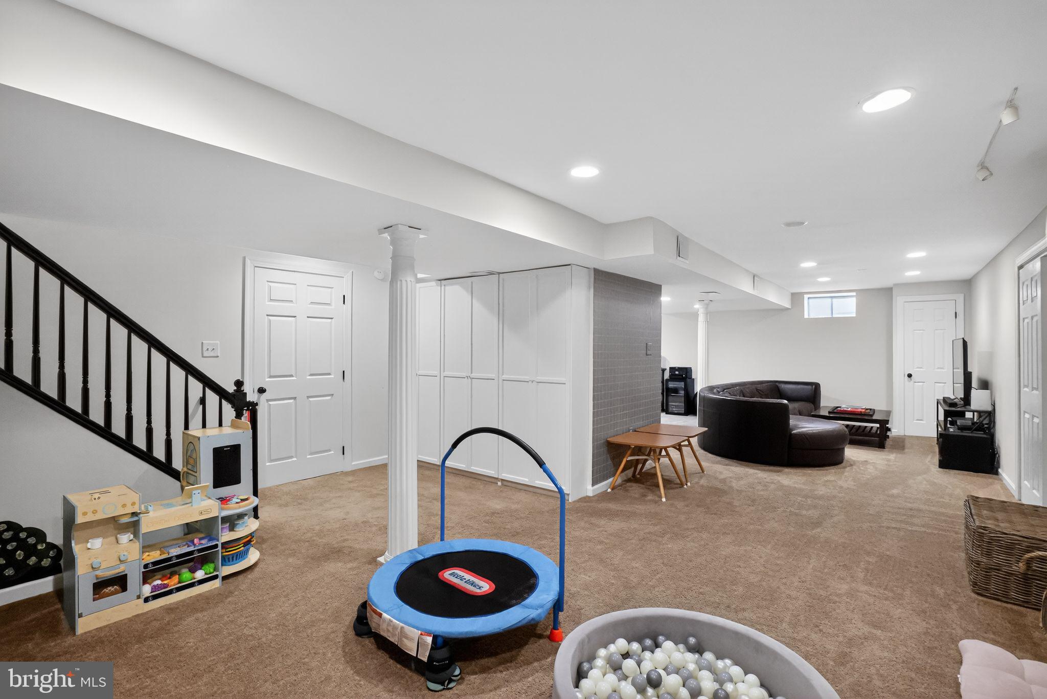BUCKINGHAM SQ - Residential