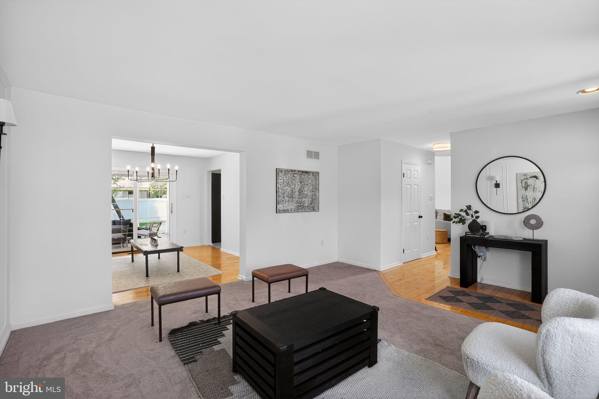 BUCKINGHAM SQ - Residential