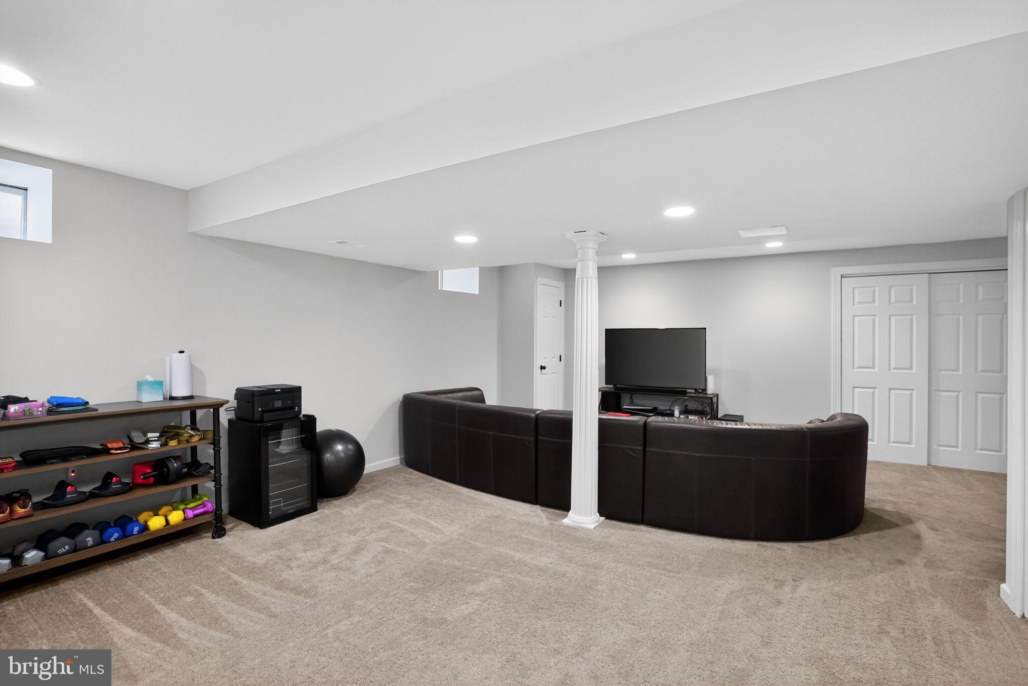 BUCKINGHAM SQ - Residential